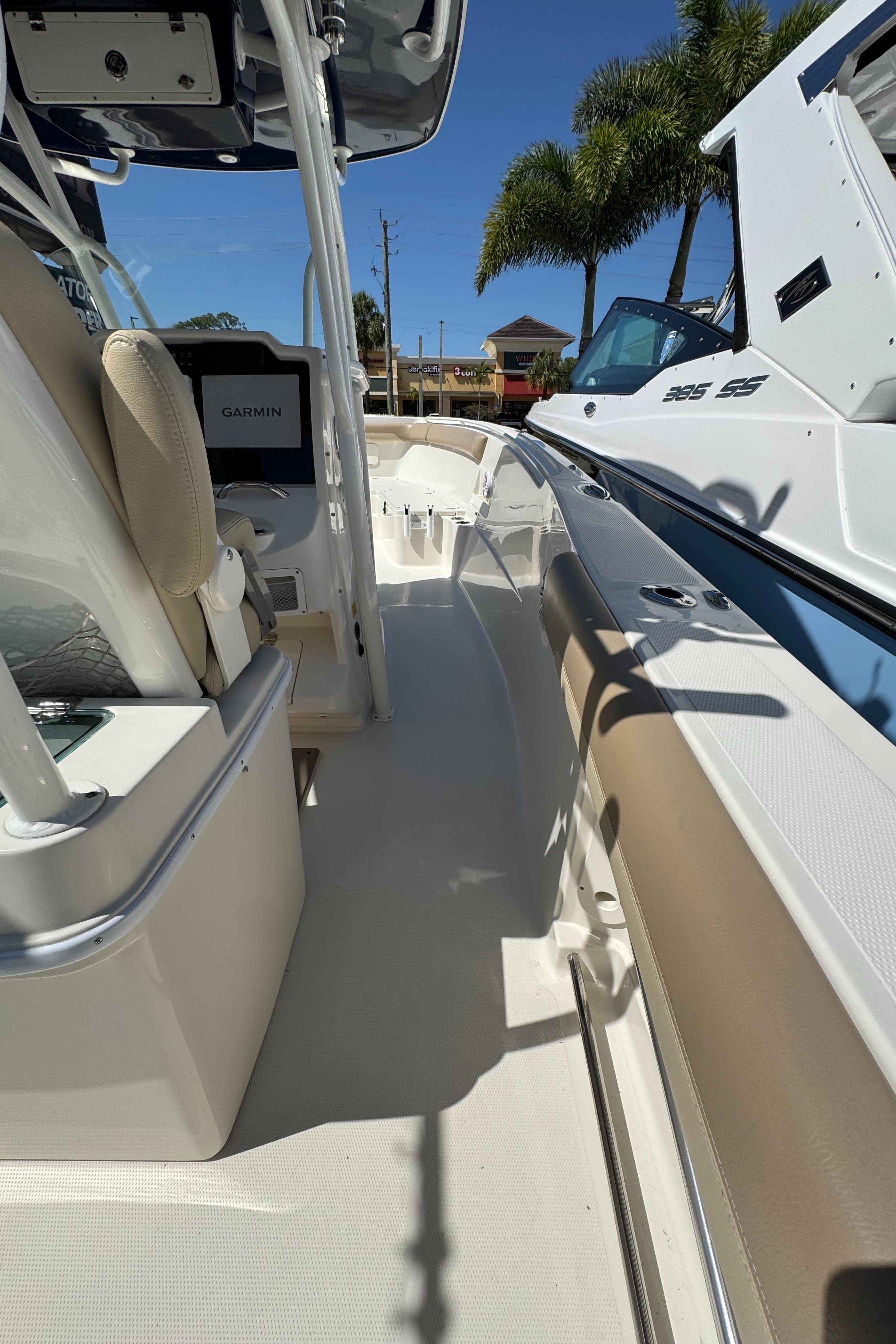 2019-sailfish-320-cc-power-9762438-20250417124316067-1_XLARGE