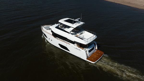 58' Absolute, Listing Number 100915847, - Photo No. 32