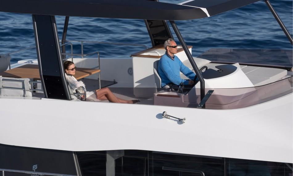 Fountaine Pajot MY 44 Flybridge Helm