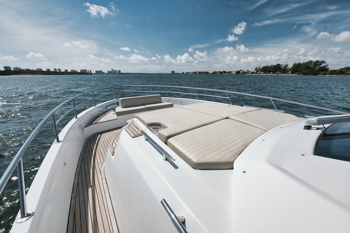 Azimut 40 Uncorked - Exterior Bow