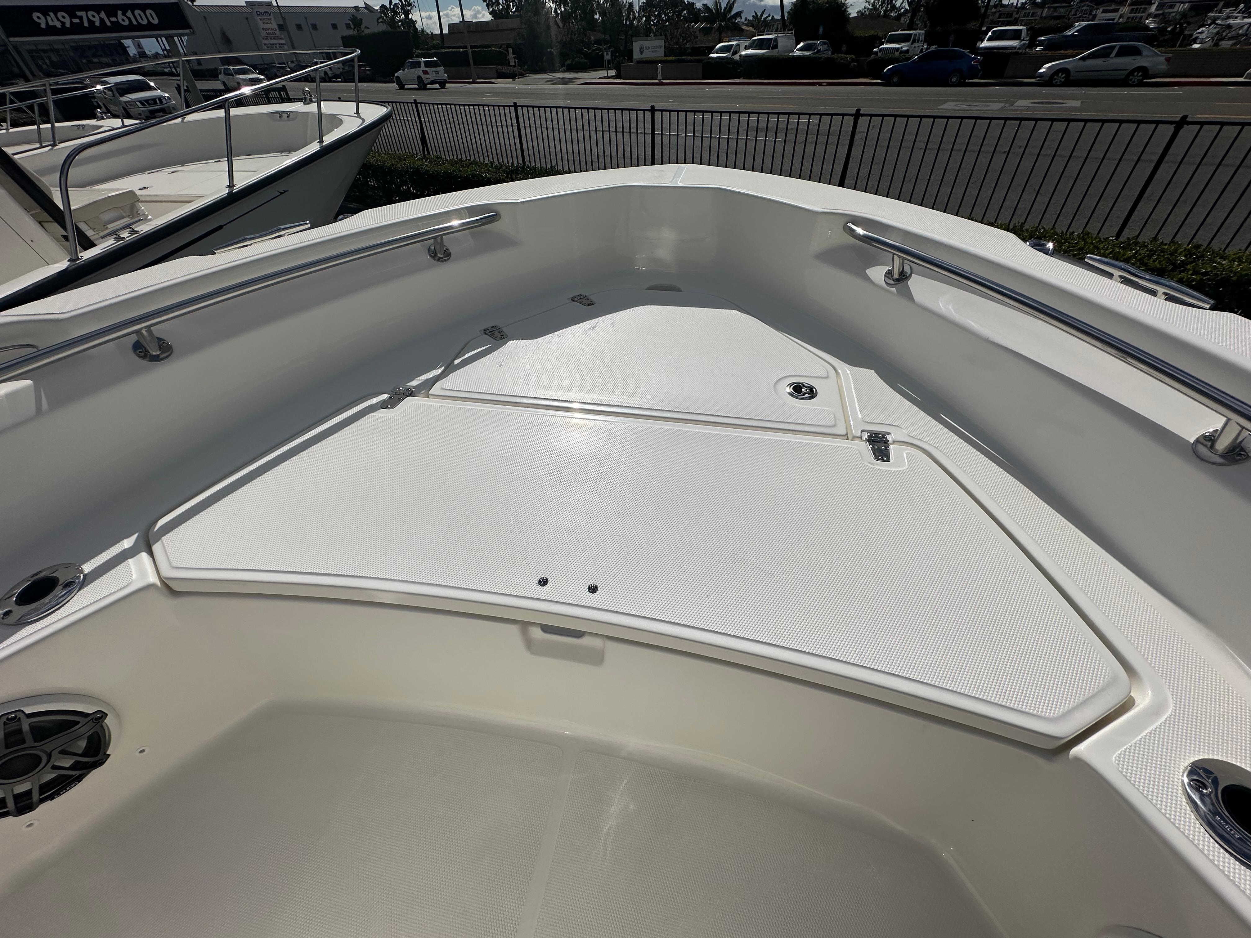 2024 Boston Whaler 220 Dauntless #BW1023K inventory image at Sun Country Marine Group, Newport Beach 2024 Boston Whaler 220 Dauntless #BW1023K inventory image at Sun Country Marine Group, Newport Beach