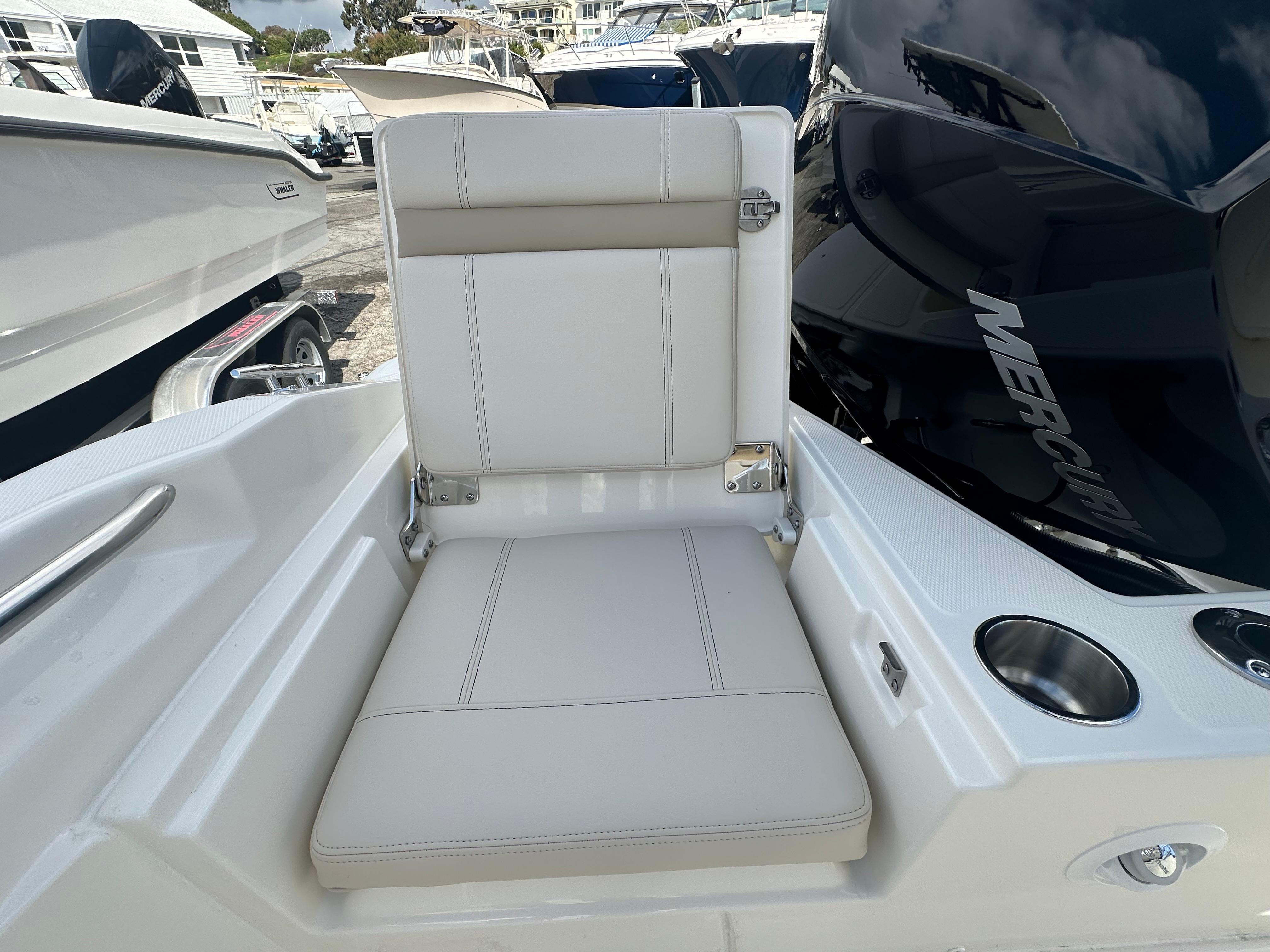 2024 Boston Whaler 220 Dauntless #BW1023K inventory image at Sun Country Marine Group, Newport Beach 2024 Boston Whaler 220 Dauntless #BW1023K inventory image at Sun Country Marine Group, Newport Beach