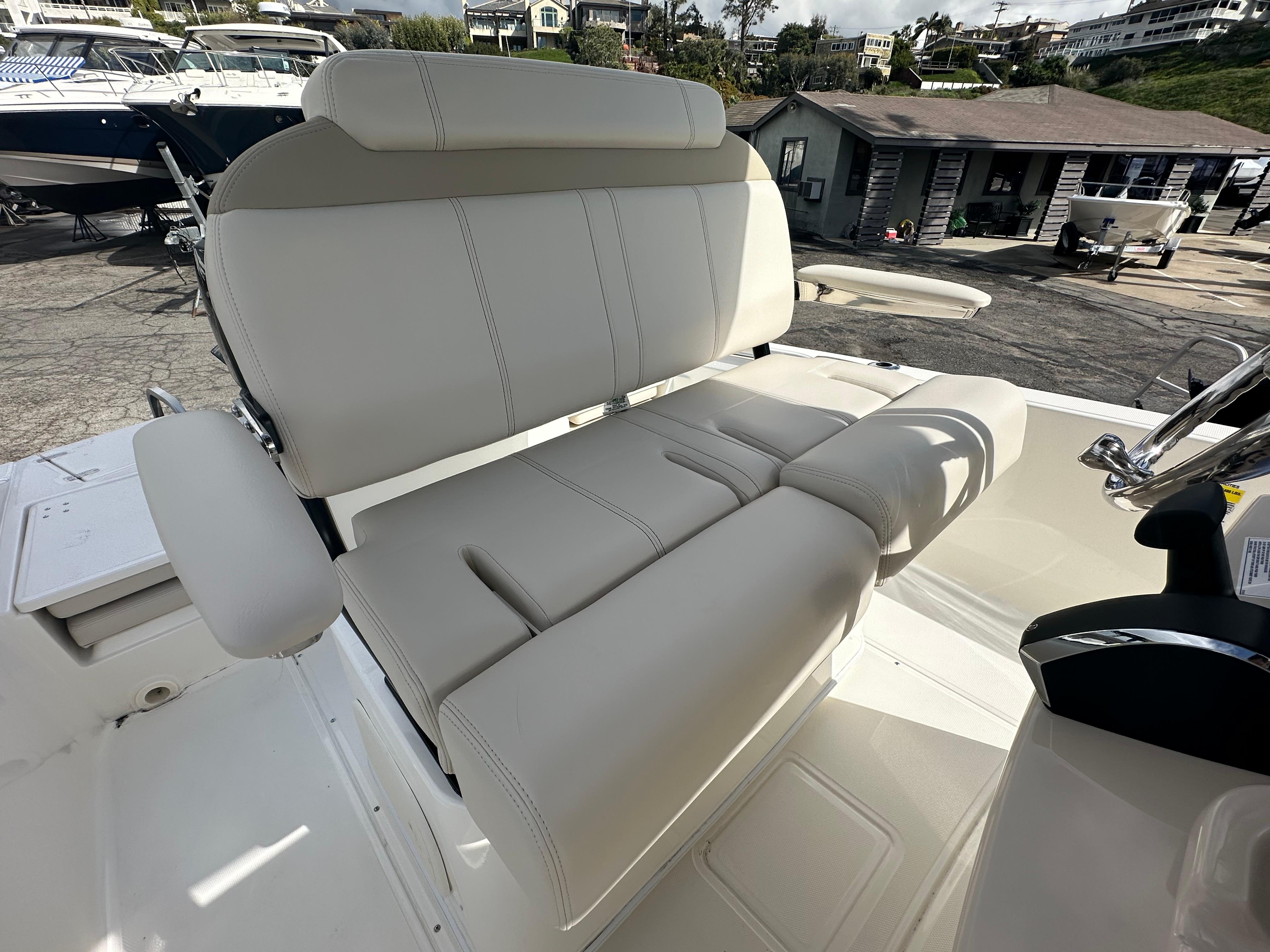 2024 Boston Whaler 220 Dauntless #BW1023K inventory image at Sun Country Marine Group, Newport Beach 2024 Boston Whaler 220 Dauntless #BW1023K inventory image at Sun Country Marine Group, Newport Beach