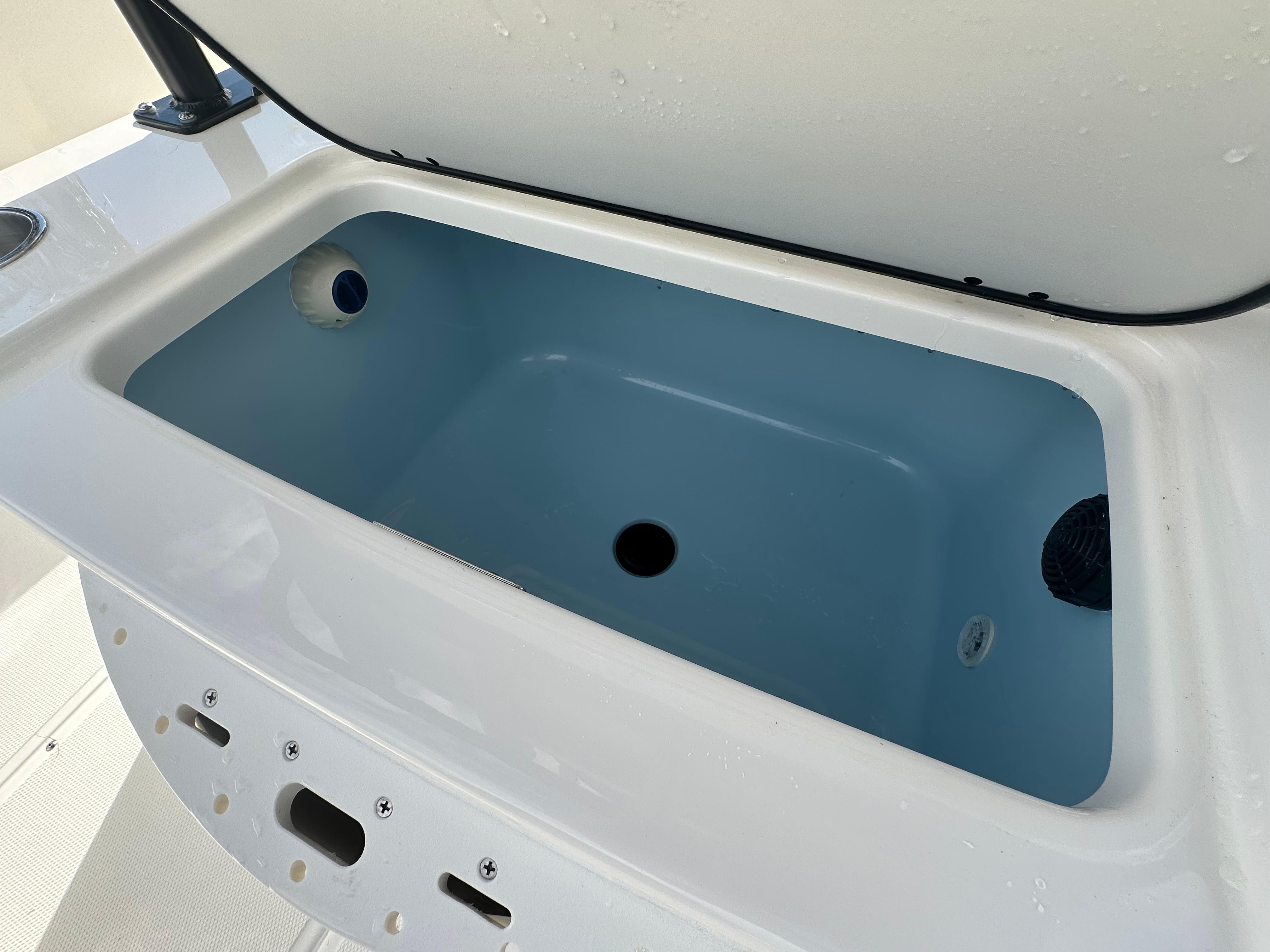 2024 Boston Whaler 220 Dauntless #BW1023K inventory image at Sun Country Marine Group, Newport Beach 2024 Boston Whaler 220 Dauntless #BW1023K inventory image at Sun Country Marine Group, Newport Beach