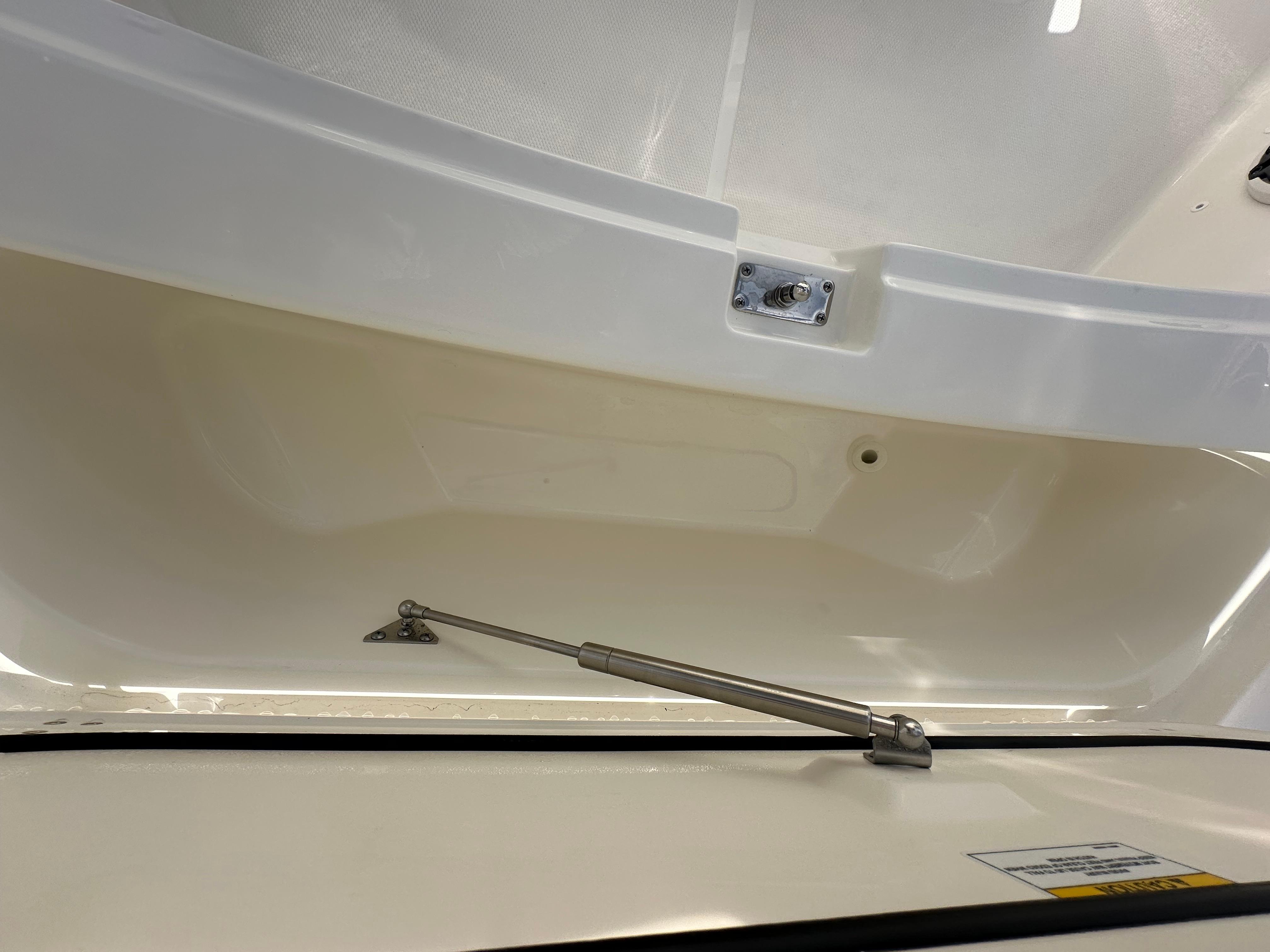 2024 Boston Whaler 220 Dauntless #BW1023K inventory image at Sun Country Marine Group, Newport Beach 2024 Boston Whaler 220 Dauntless #BW1023K inventory image at Sun Country Marine Group, Newport Beach