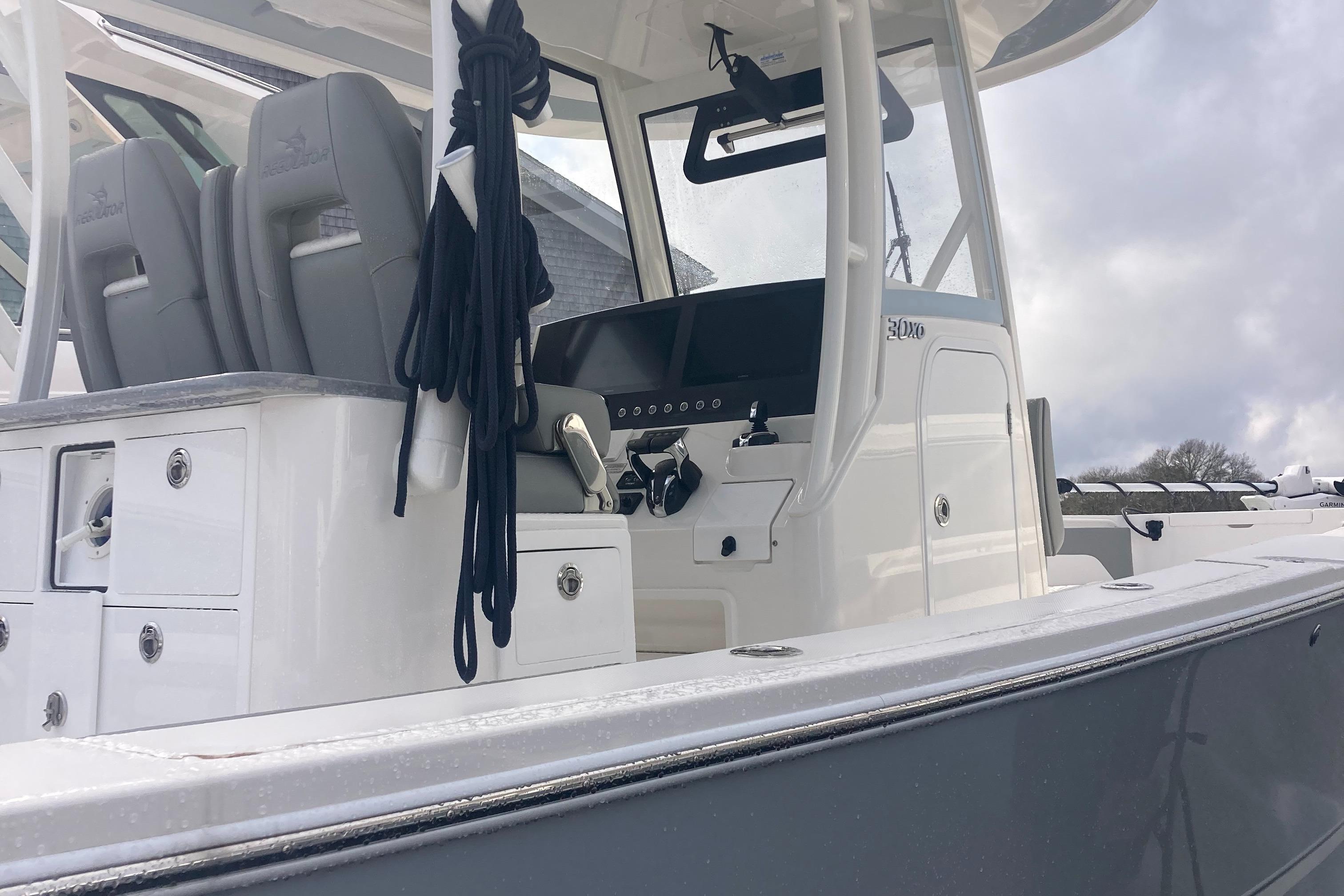 Regulator-30XO 2024-STORM GRAY MA-US-2024 Regulator 30XO boat interior with helm and seating, showcasing modern design.-9692464 | Thumbnail