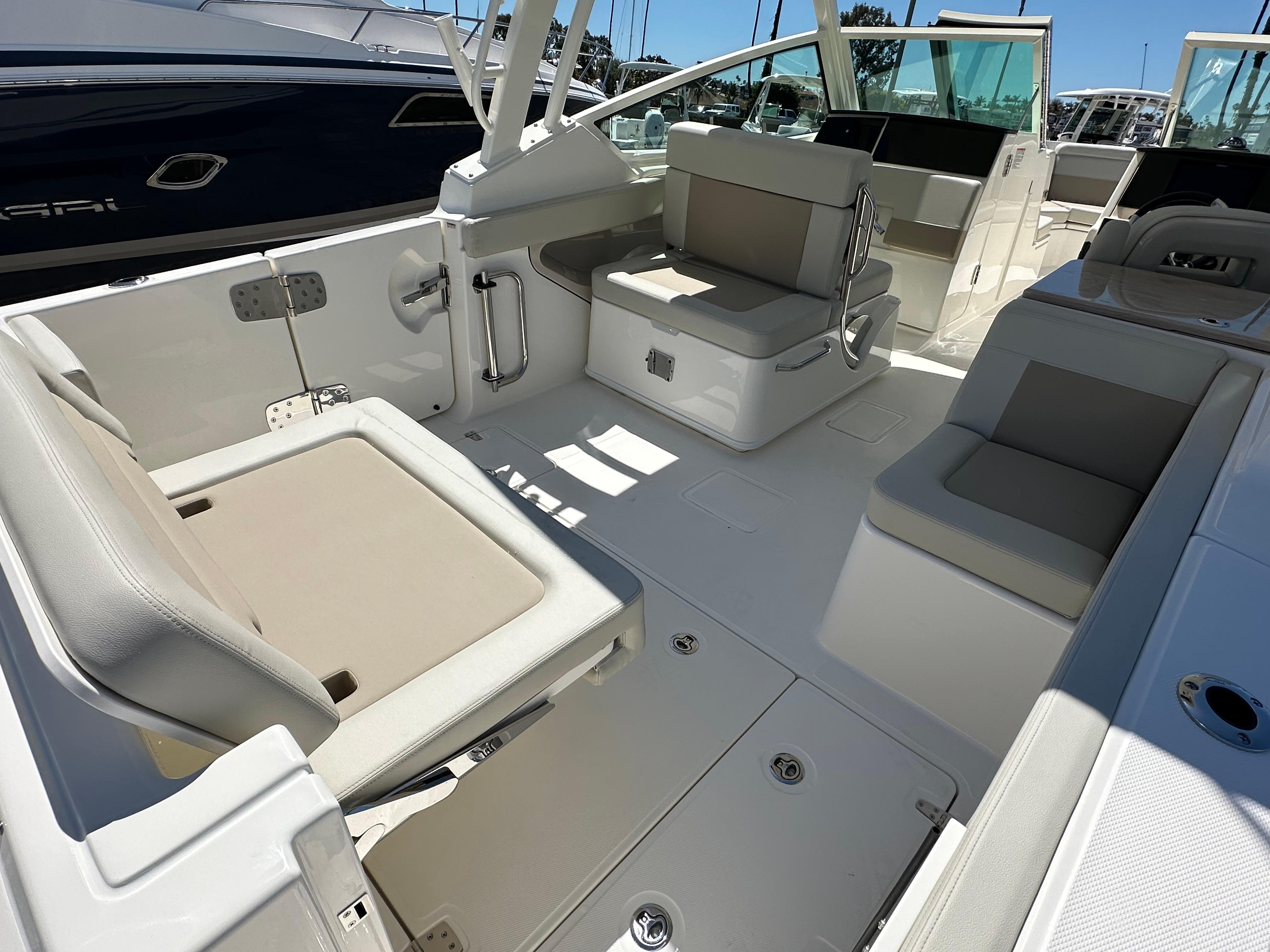 2024 Boston Whaler 280 Vantage #TBJM0407LLC inventory image at Sun Country Marine Group, Newport Beach