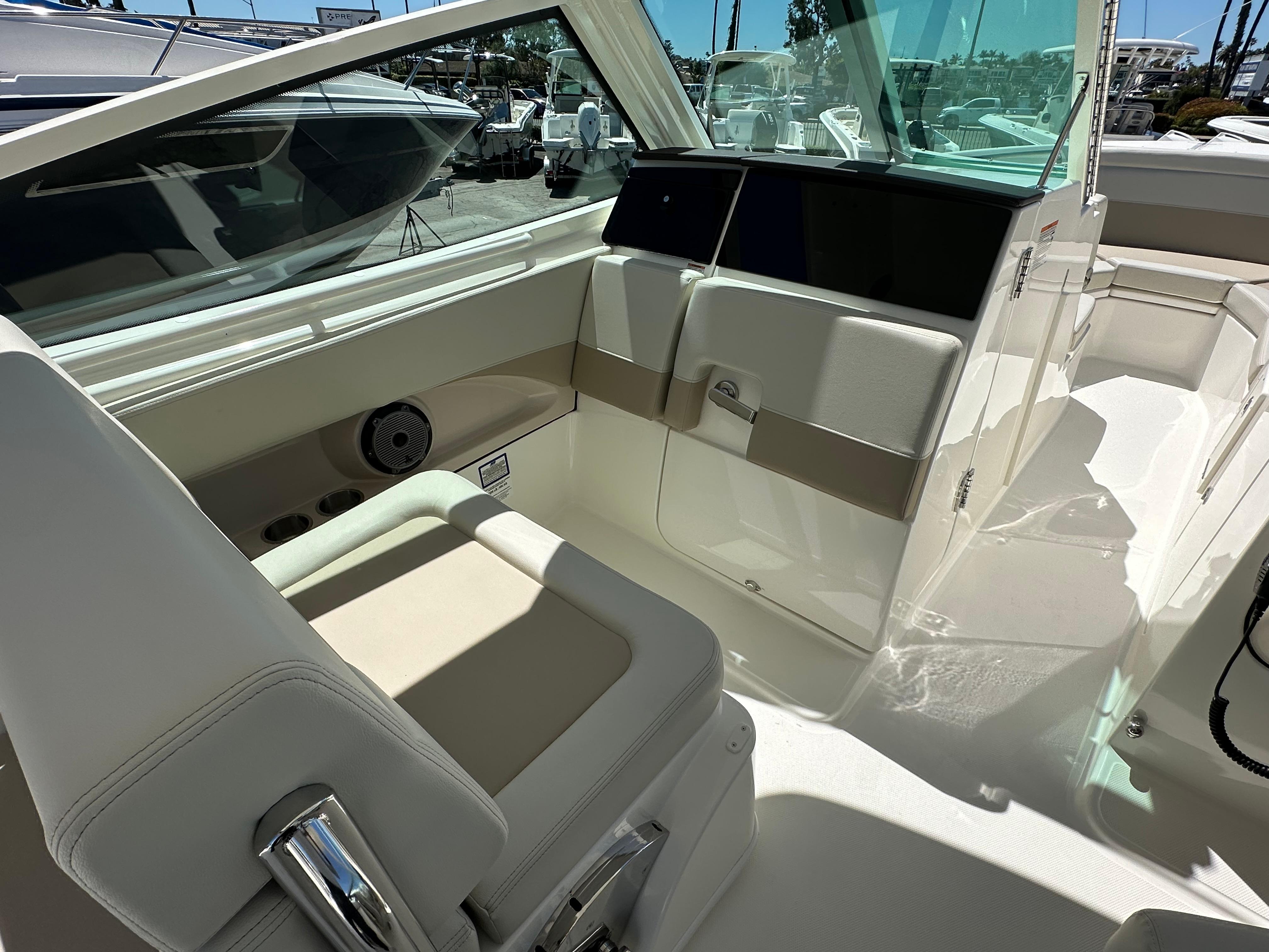 2024 Boston Whaler 280 Vantage #TBJM0407LLC inventory image at Sun Country Marine Group, Newport Beach