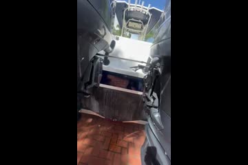 Robalo R242 Center Console video