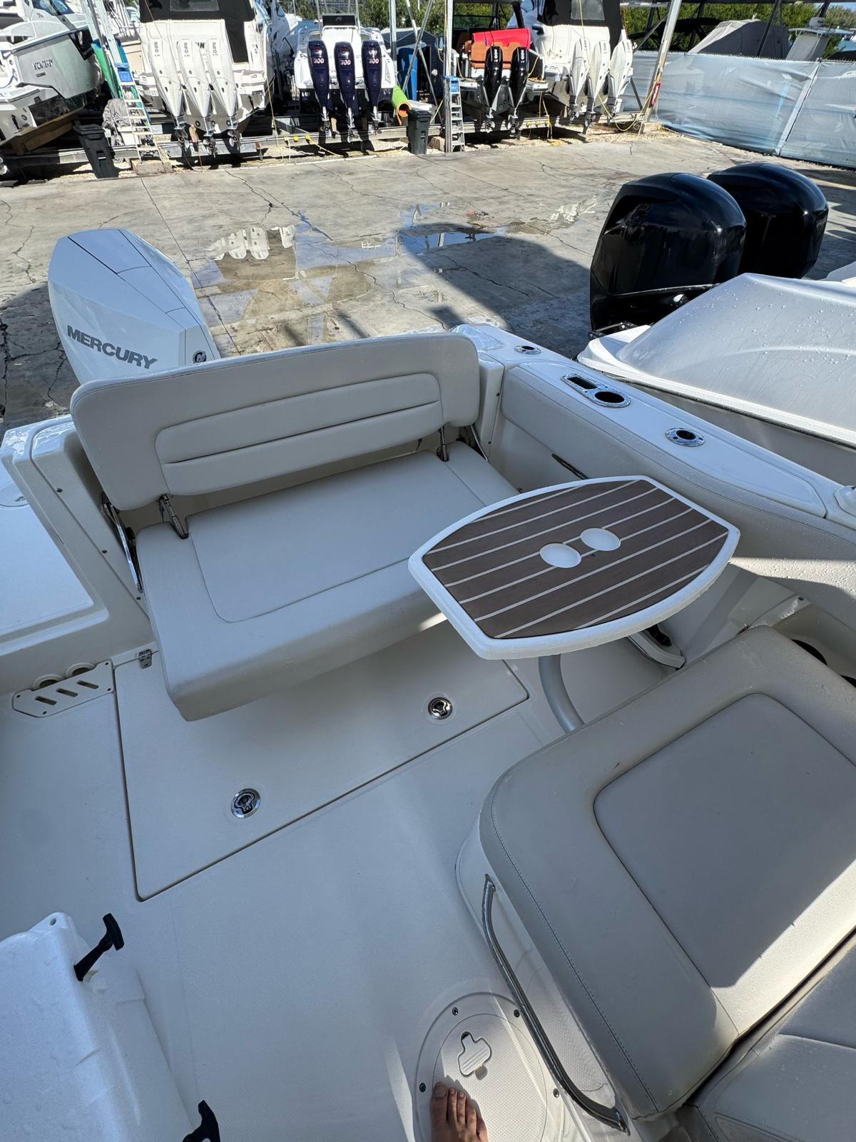 2020-boston-whaler-230-vantage-power-9752466-20250409113214146-1_XLARGE