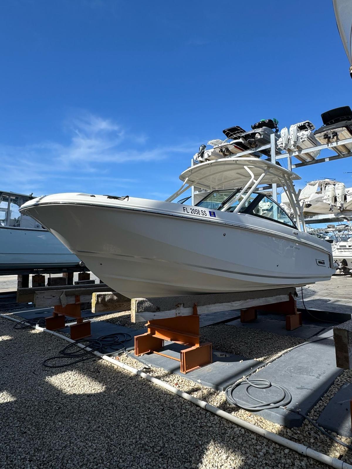 2020-boston-whaler-230-vantage-power-9752466-20250409113216143-1_XLARGE