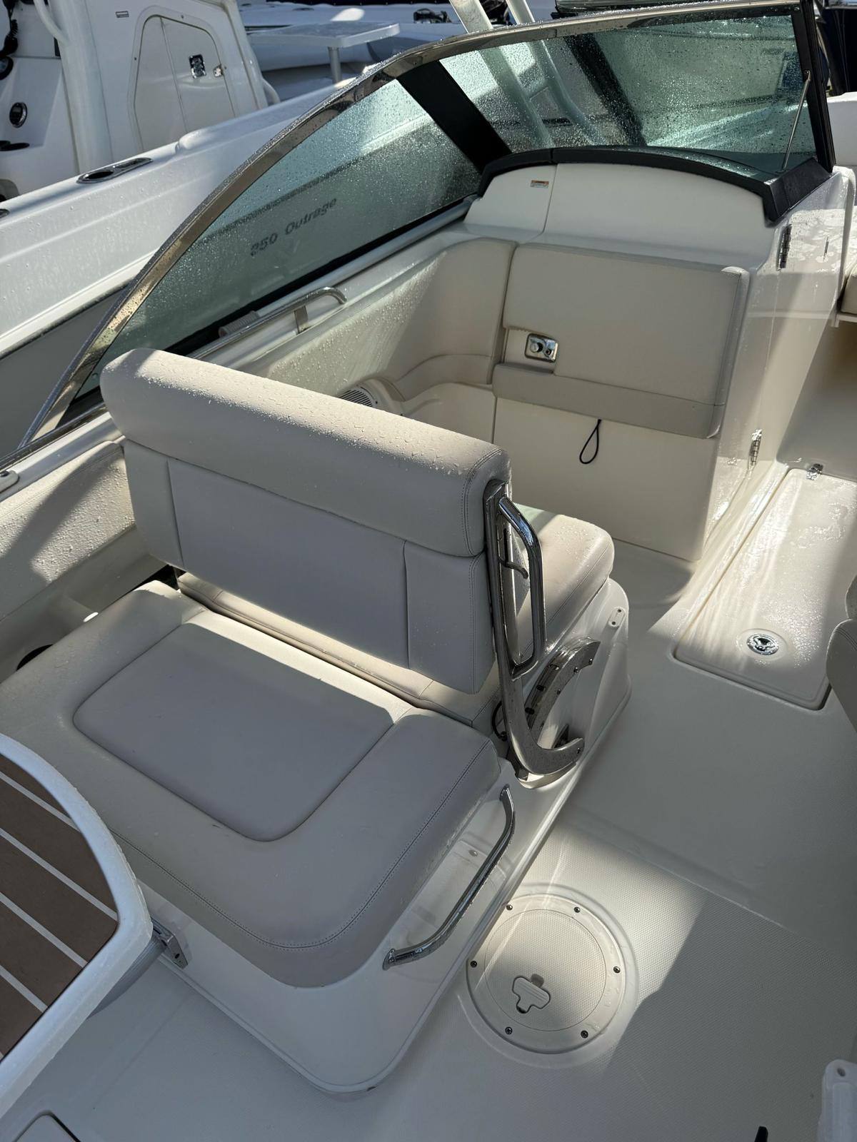 2020-boston-whaler-230-vantage-power-9752466-20250409113218126-1_XLARGE