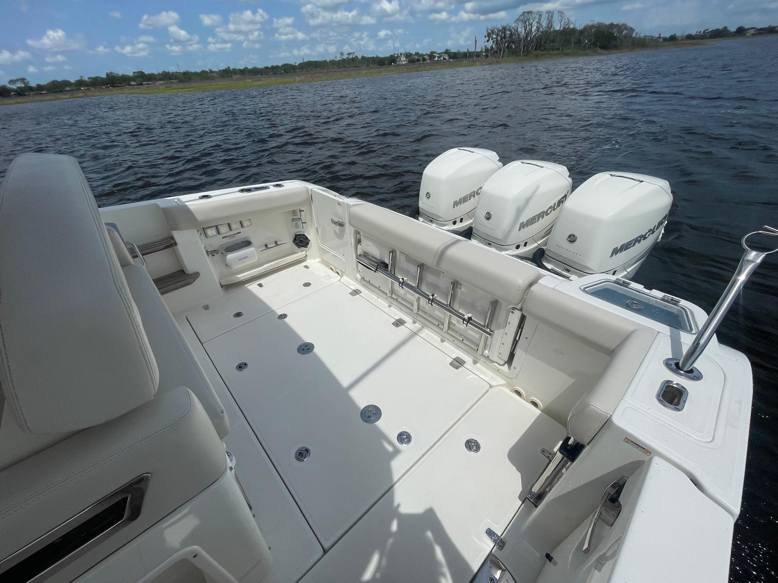 2020 Boston Whaler 350 realm