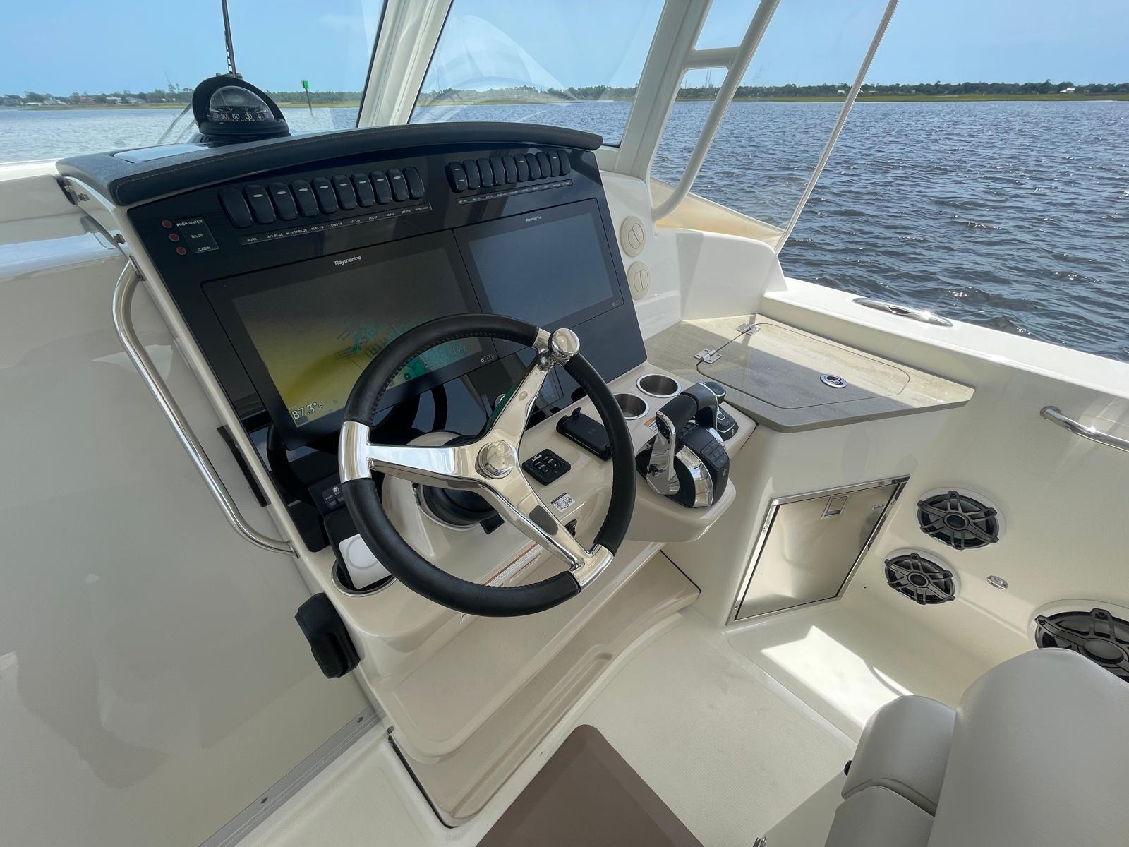 2020 Boston Whaler 350 realm