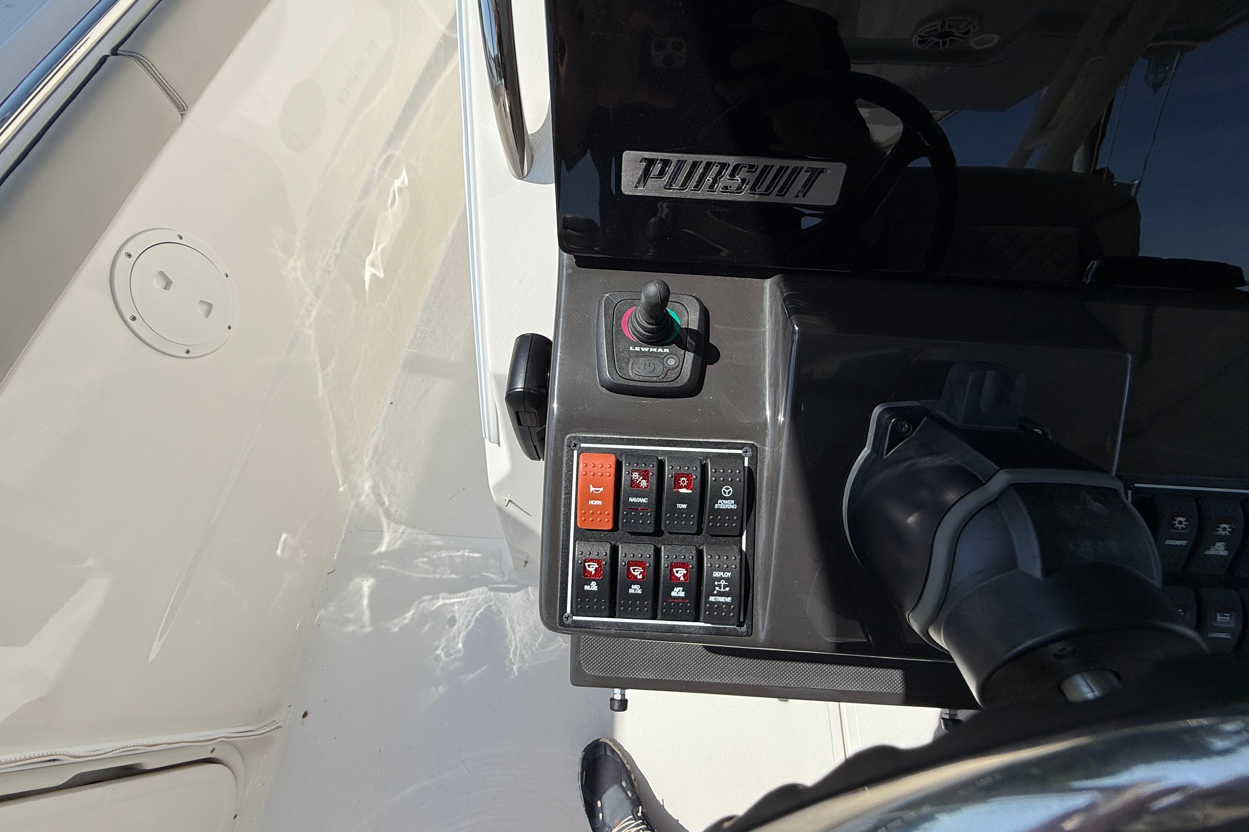 2024 Pursuit S 328 Sport-40