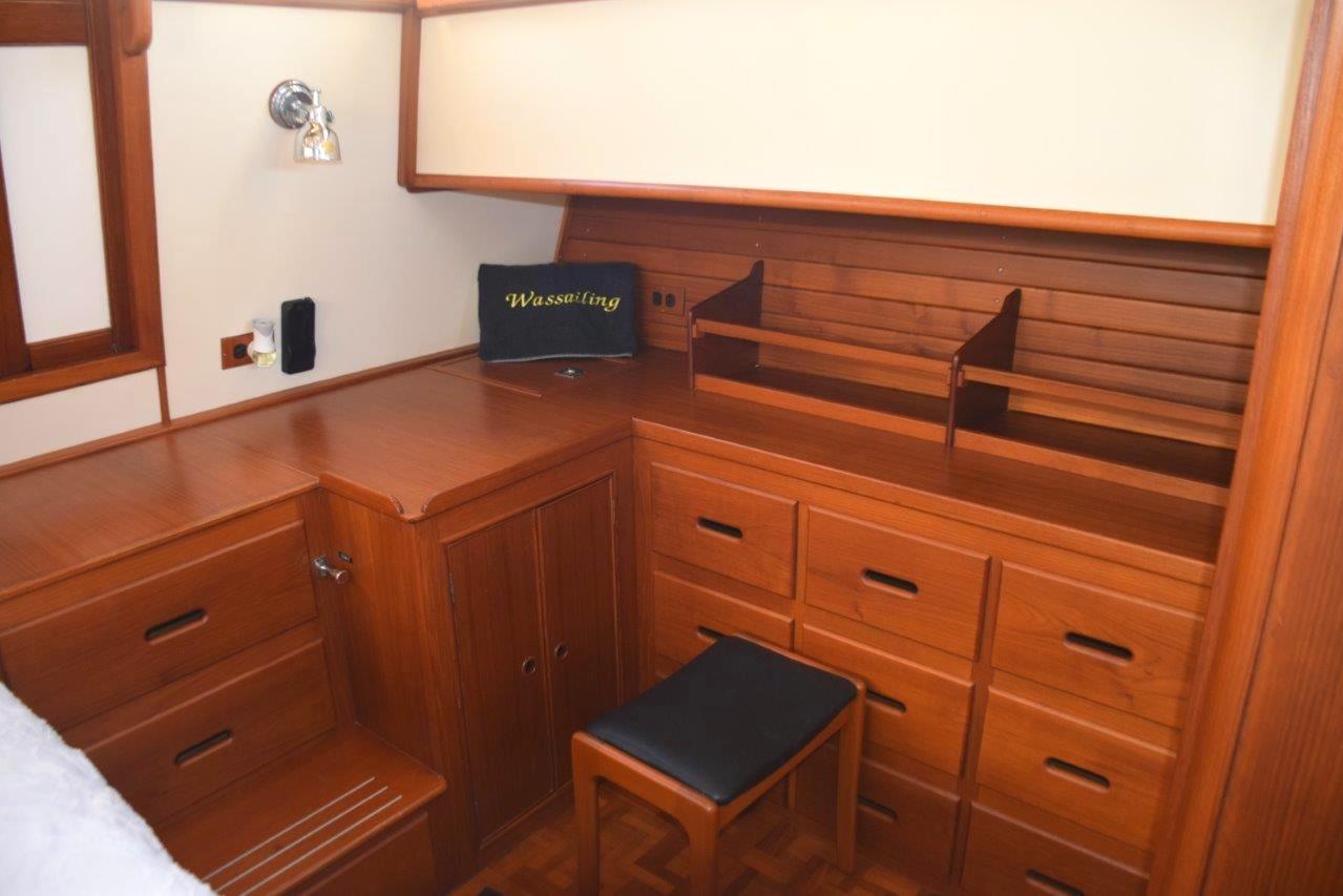 Desk/dresser to portside