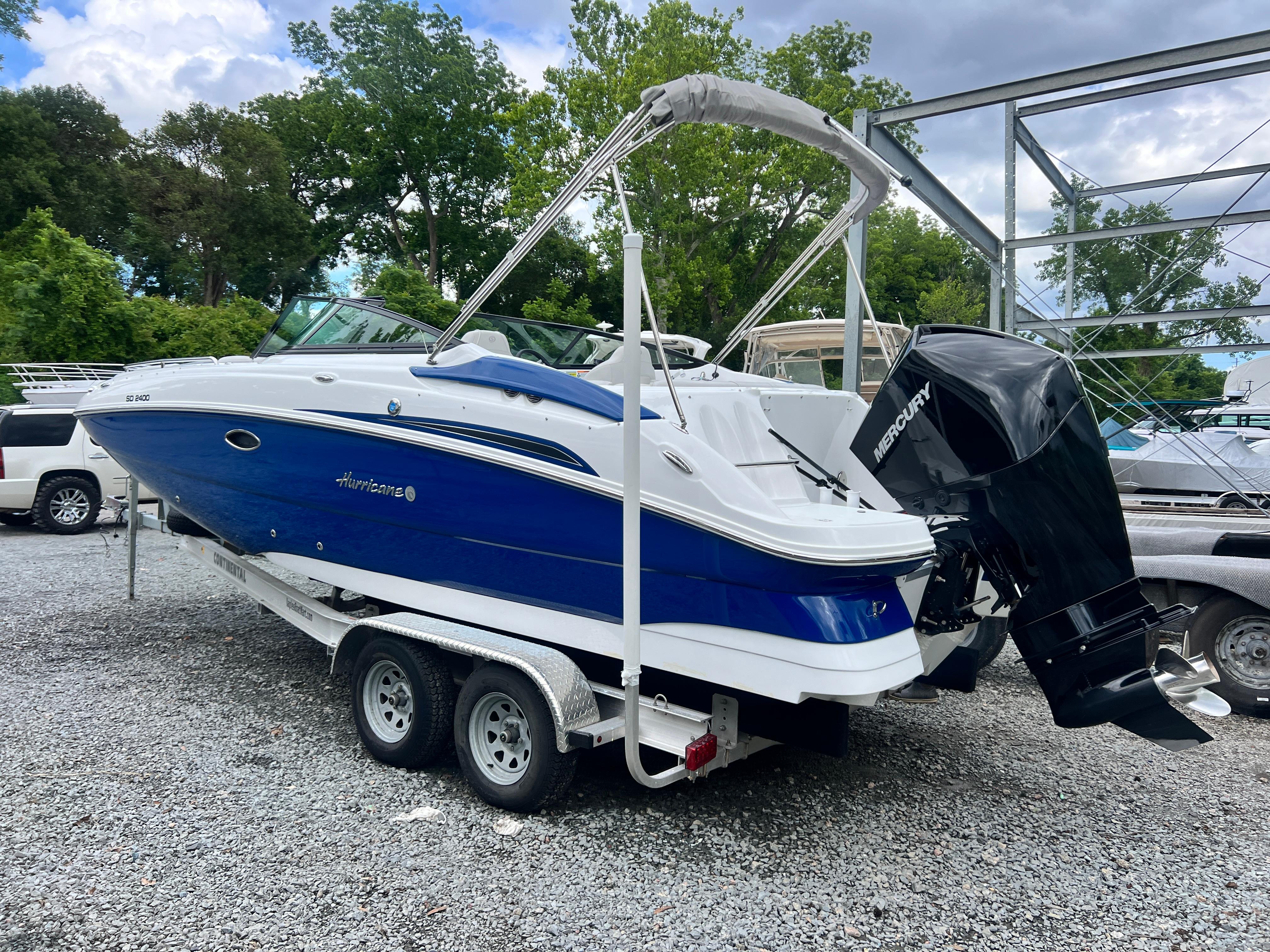 2022 Hurricane SunDeck 2400 OB