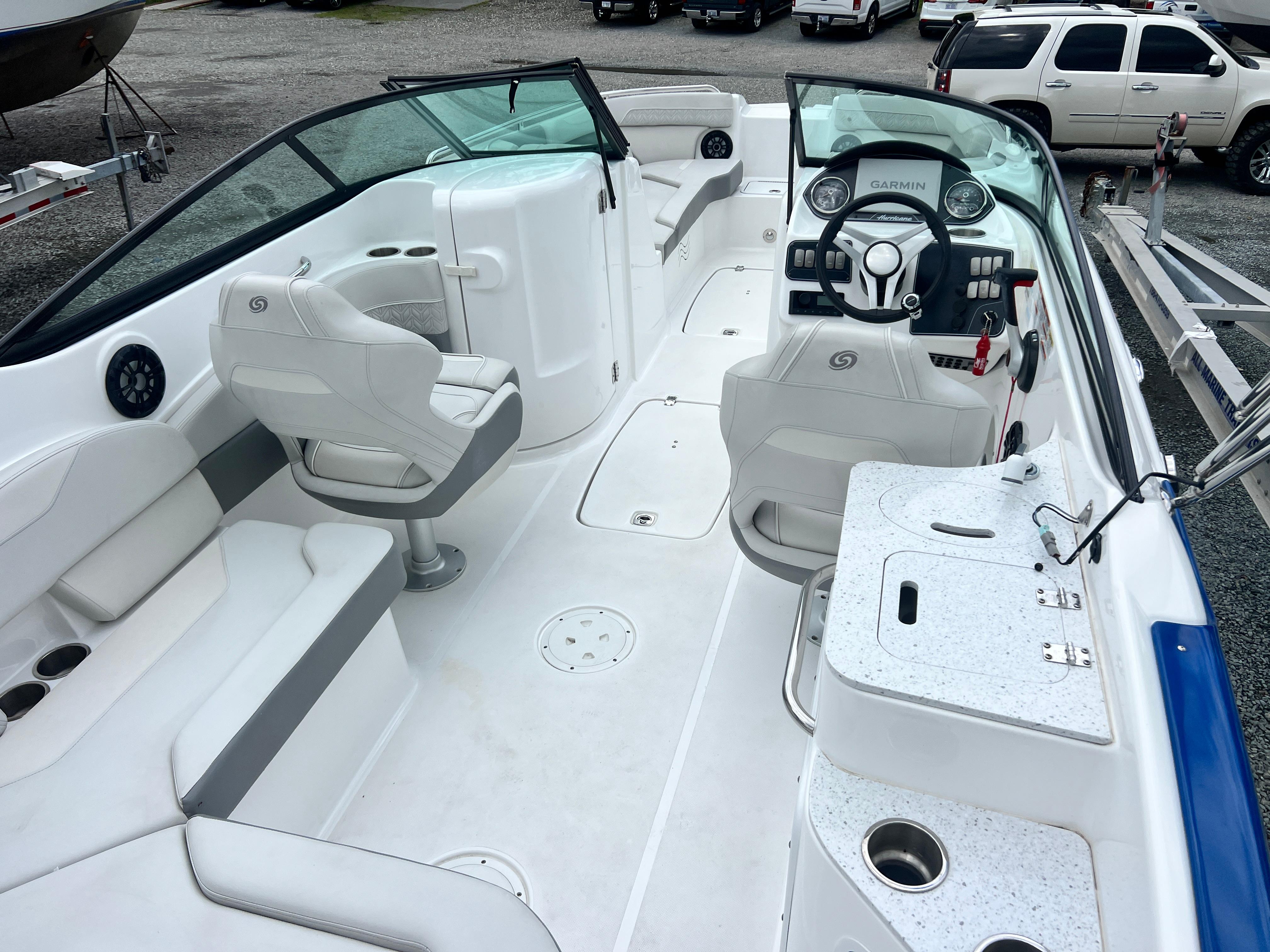 2022 Hurricane SunDeck 2400 OB