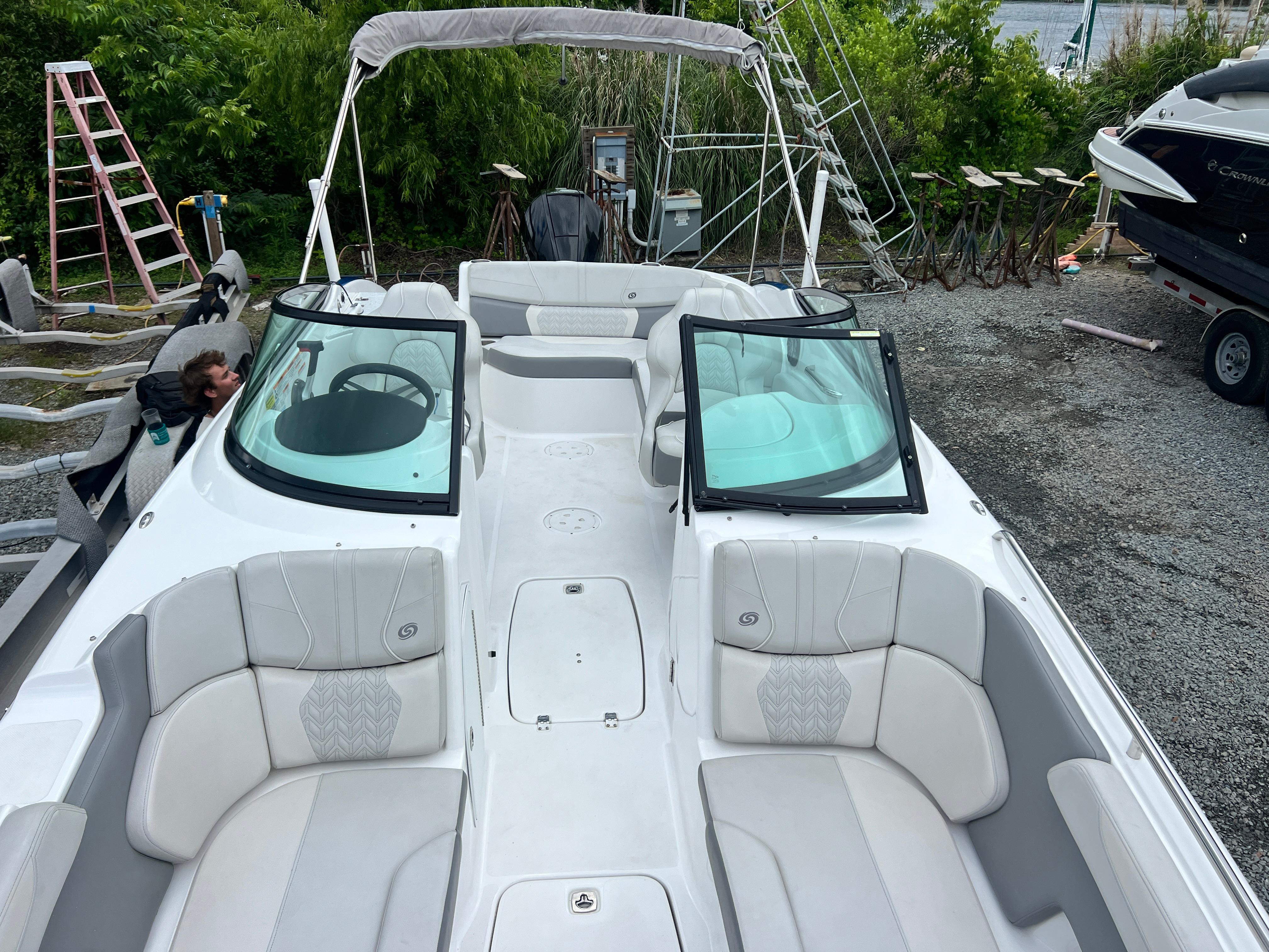 2022 Hurricane SunDeck 2400 OB