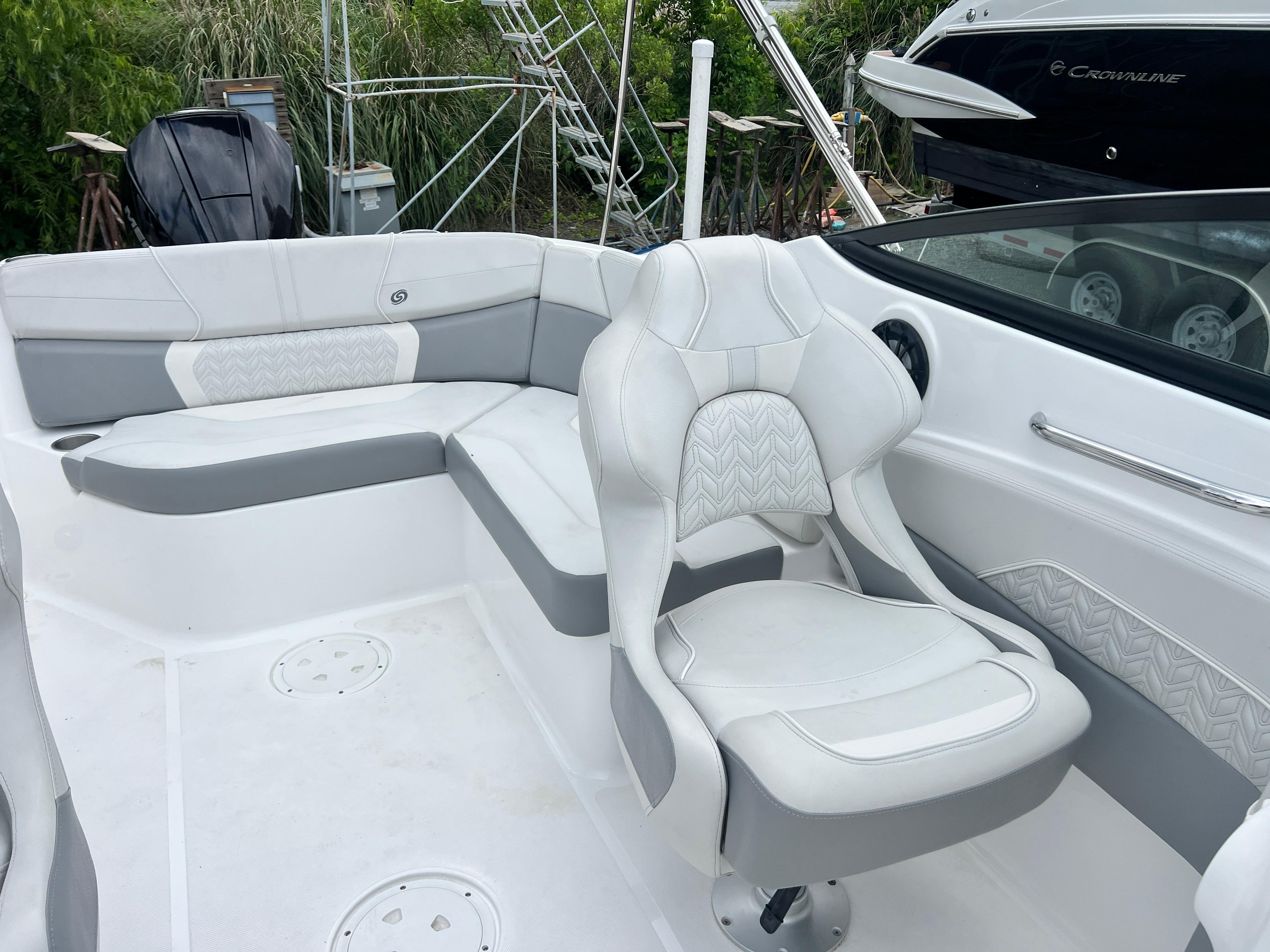 2022 Hurricane SunDeck 2400 OB