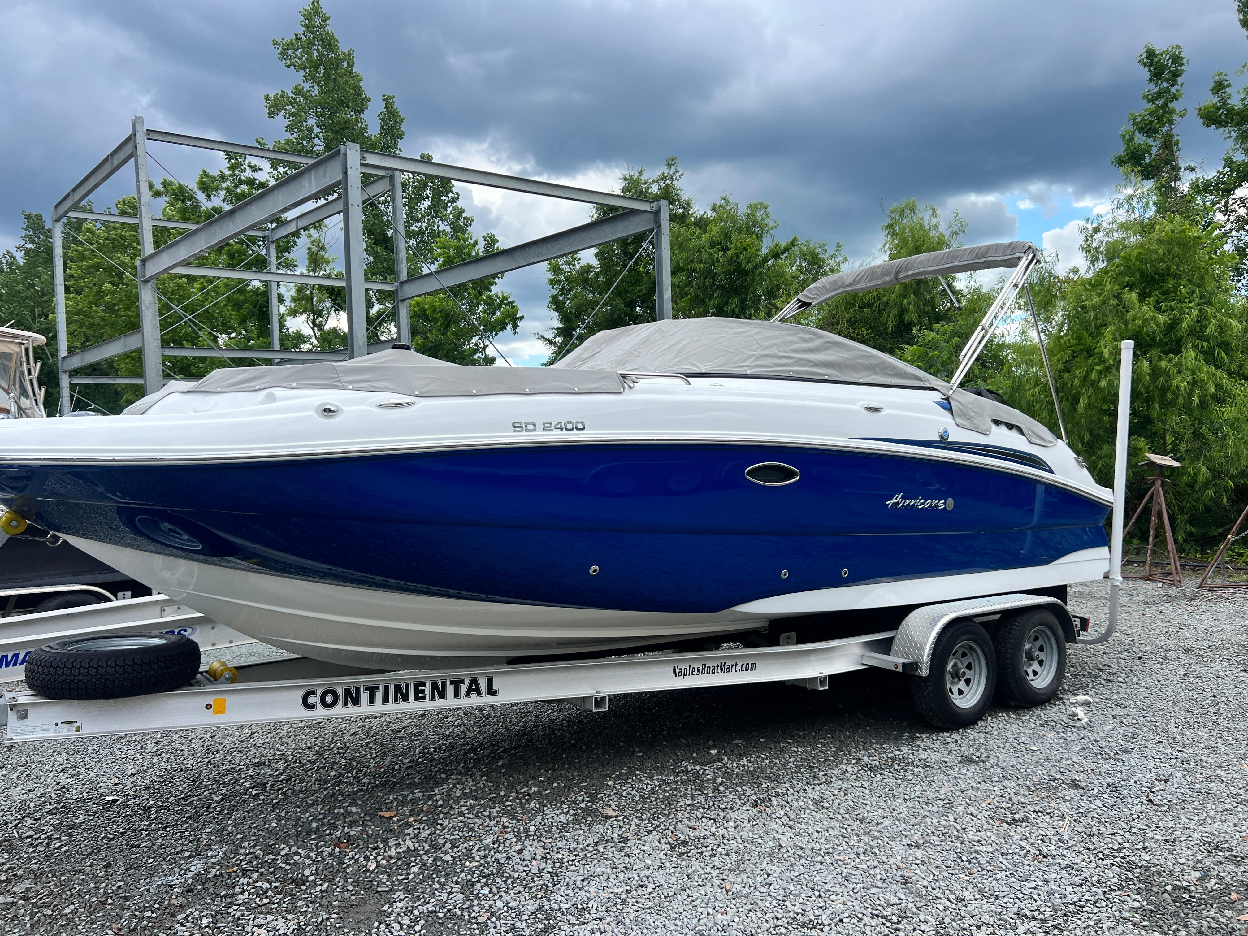 2022 Hurricane SunDeck 2400 OB