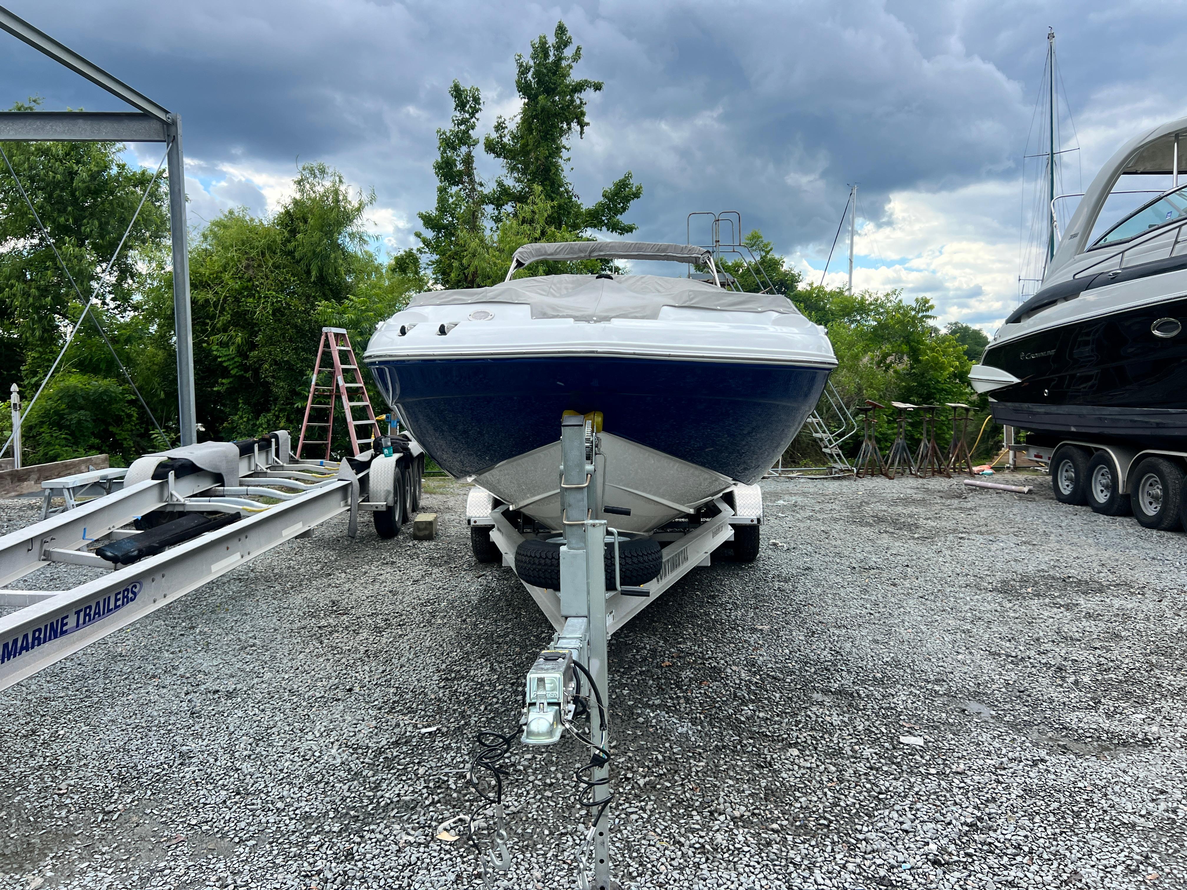 2022 Hurricane SunDeck 2400 OB