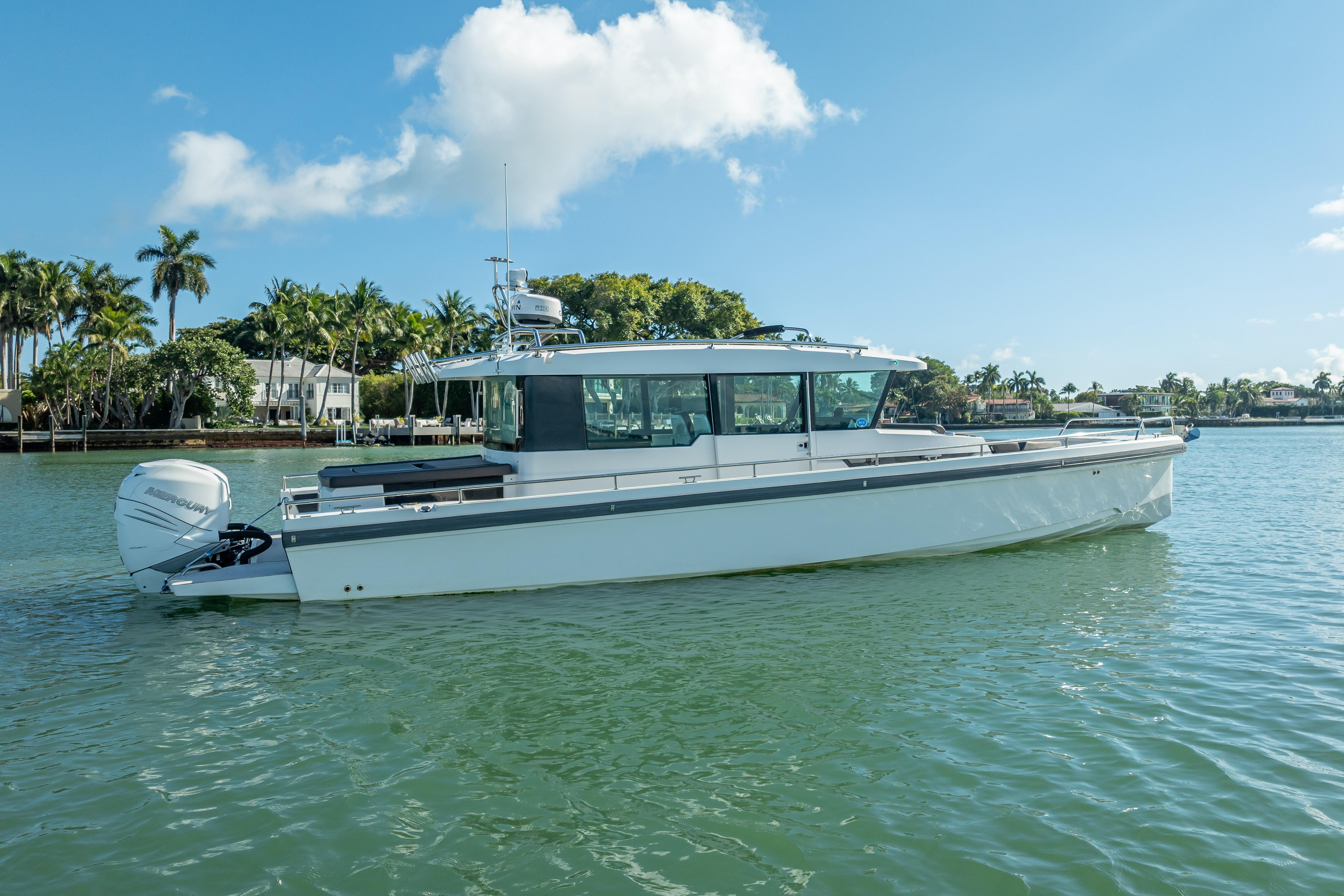 2018 Axopar 37 XC Cross Cabin