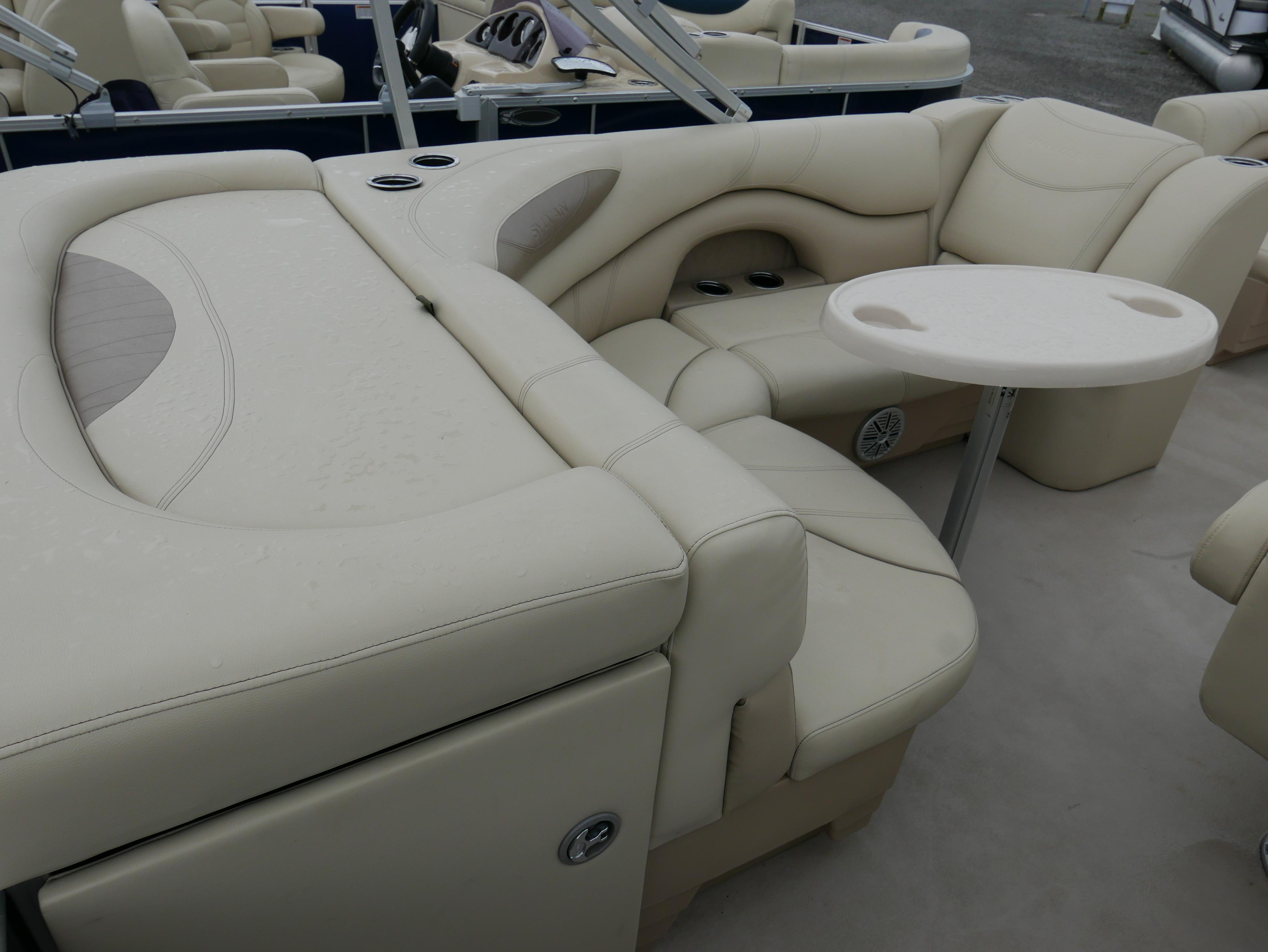 2019 Sylvan Mirage 820 Cruise-9