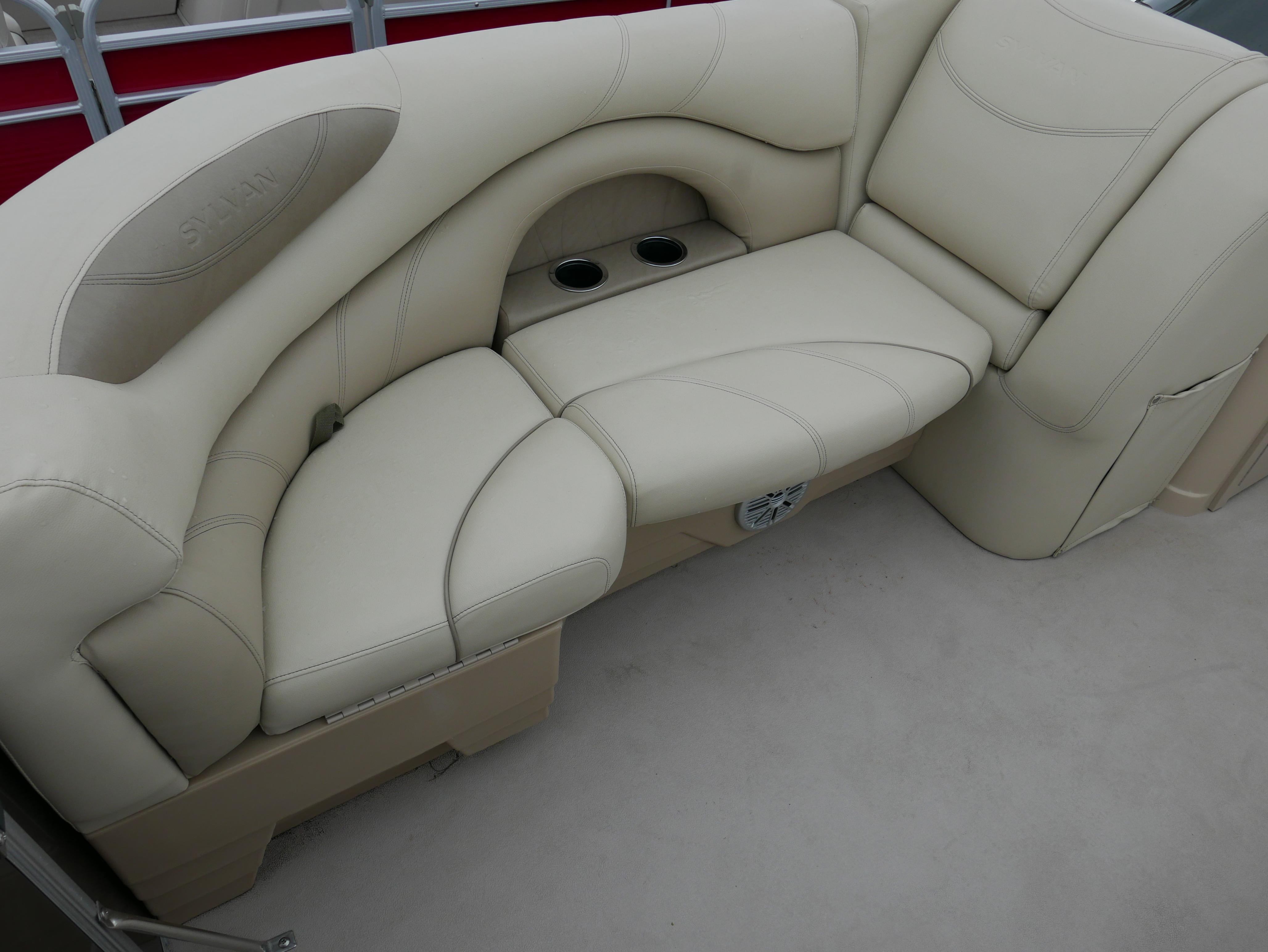 2019 Sylvan Mirage 820 Cruise-8