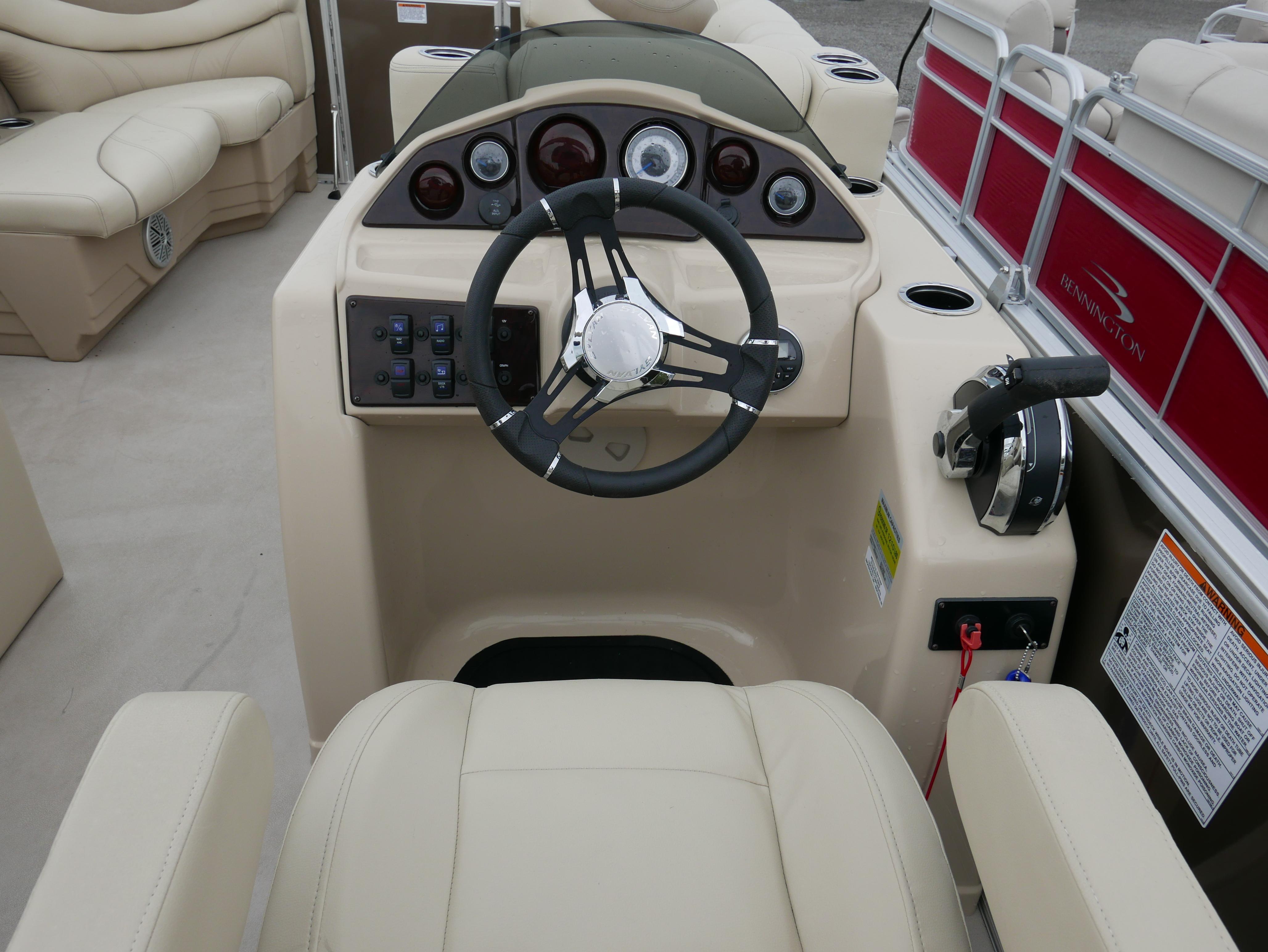 2019 Sylvan Mirage 820 Cruise-12