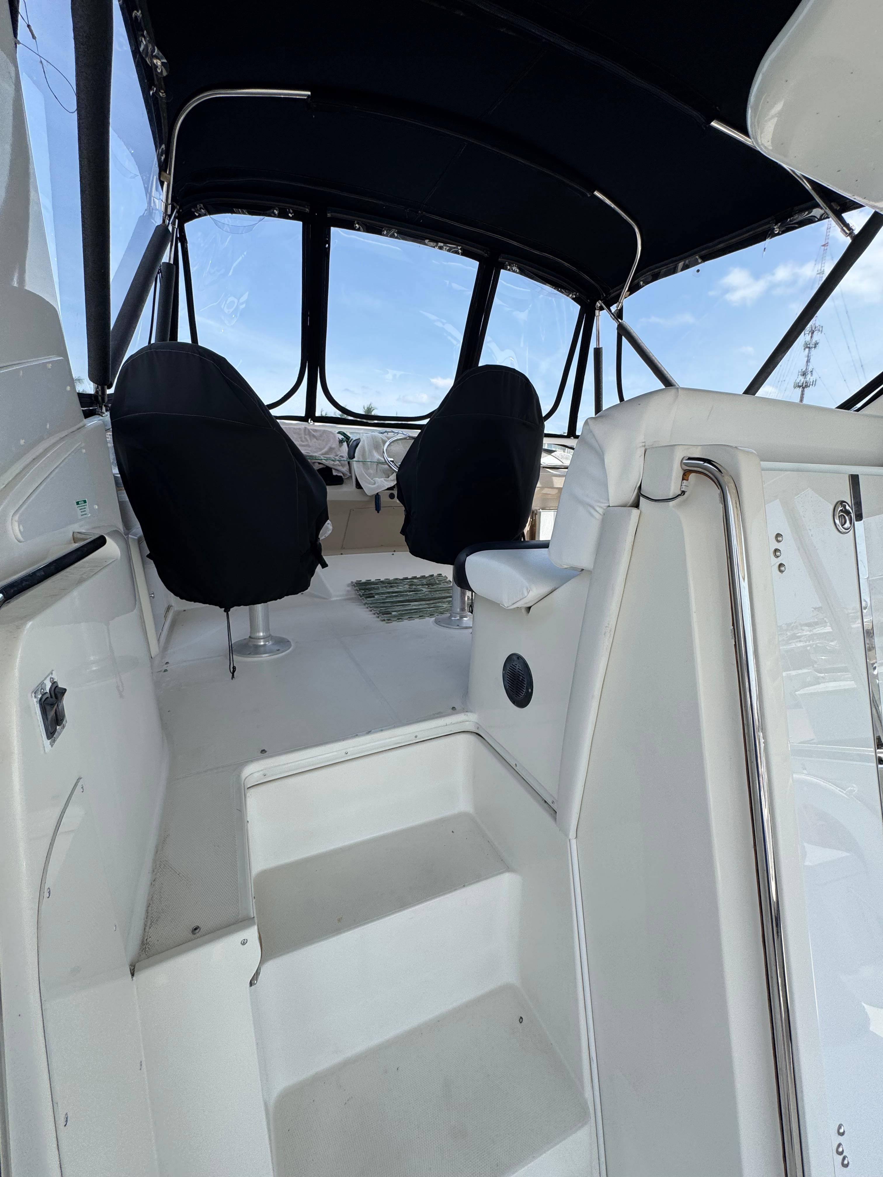 2005-carver-41-cockpit-motor-yacht-power-9822517-980477819-0-310520251213-14