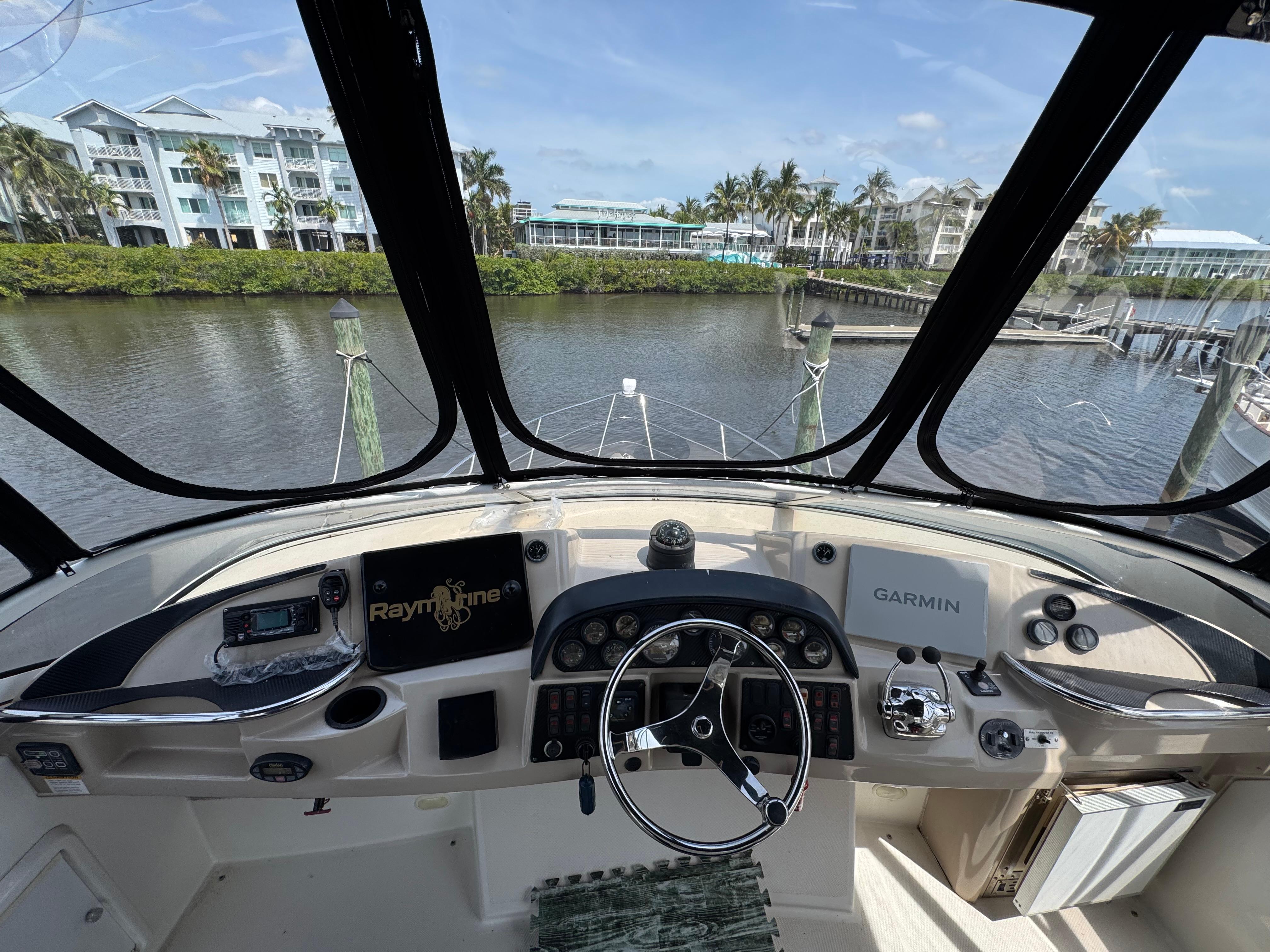 2005-carver-41-cockpit-motor-yacht-power-9822517-980477820-0-310520251213-15