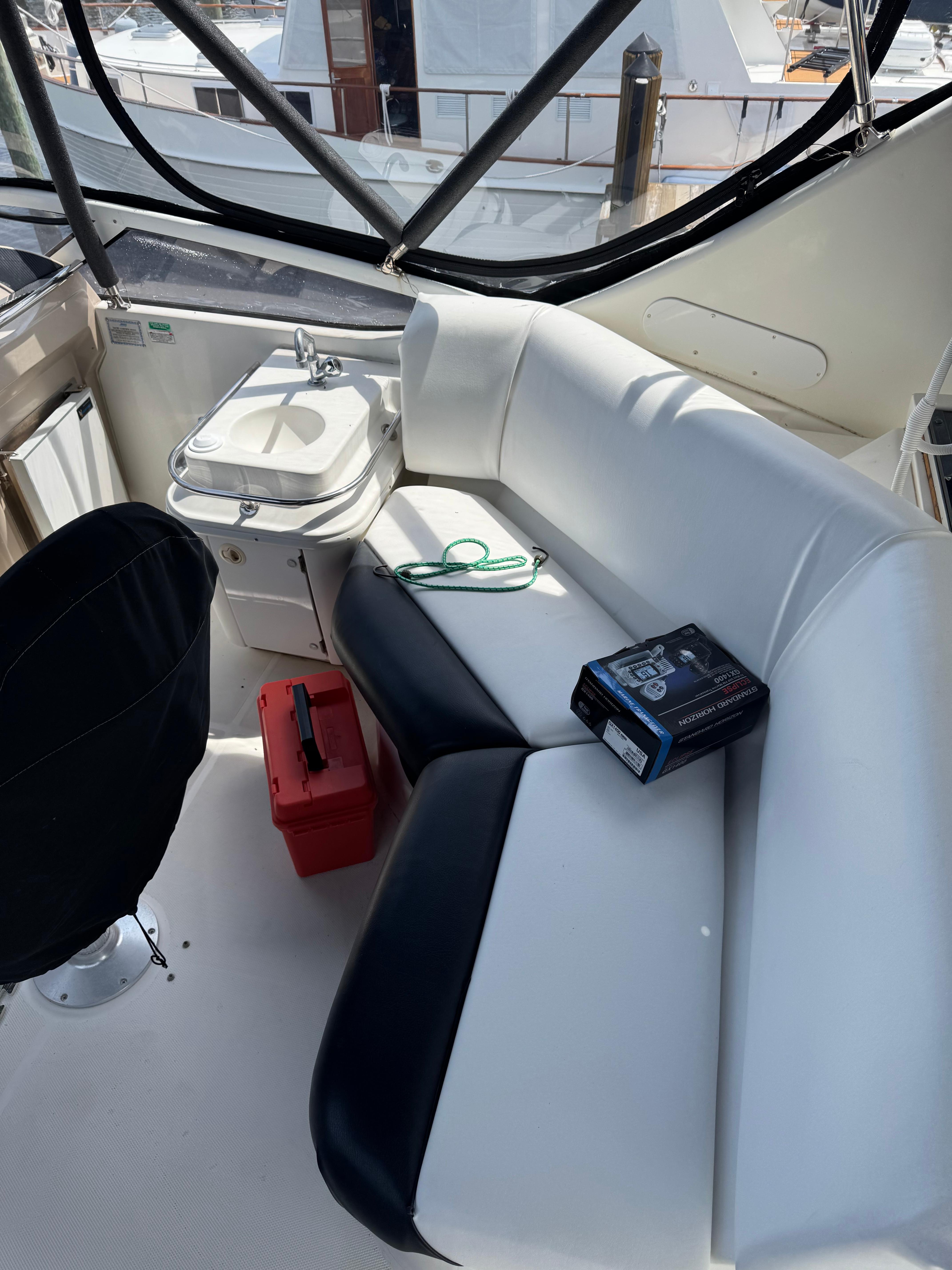 2005-carver-41-cockpit-motor-yacht-power-9822517-980477822-0-310520251213-17