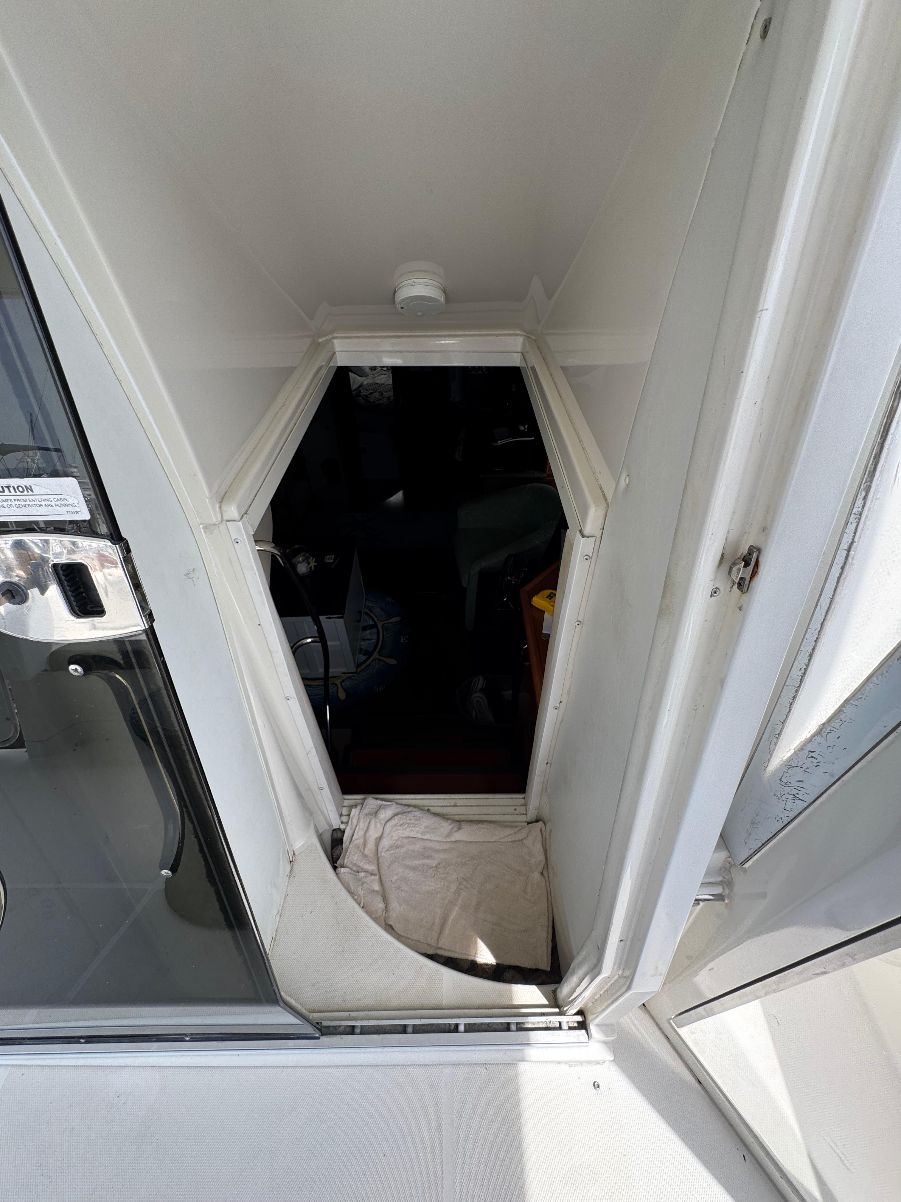 2005-carver-41-cockpit-motor-yacht-power-9822517-980477823-0-310520251214-18