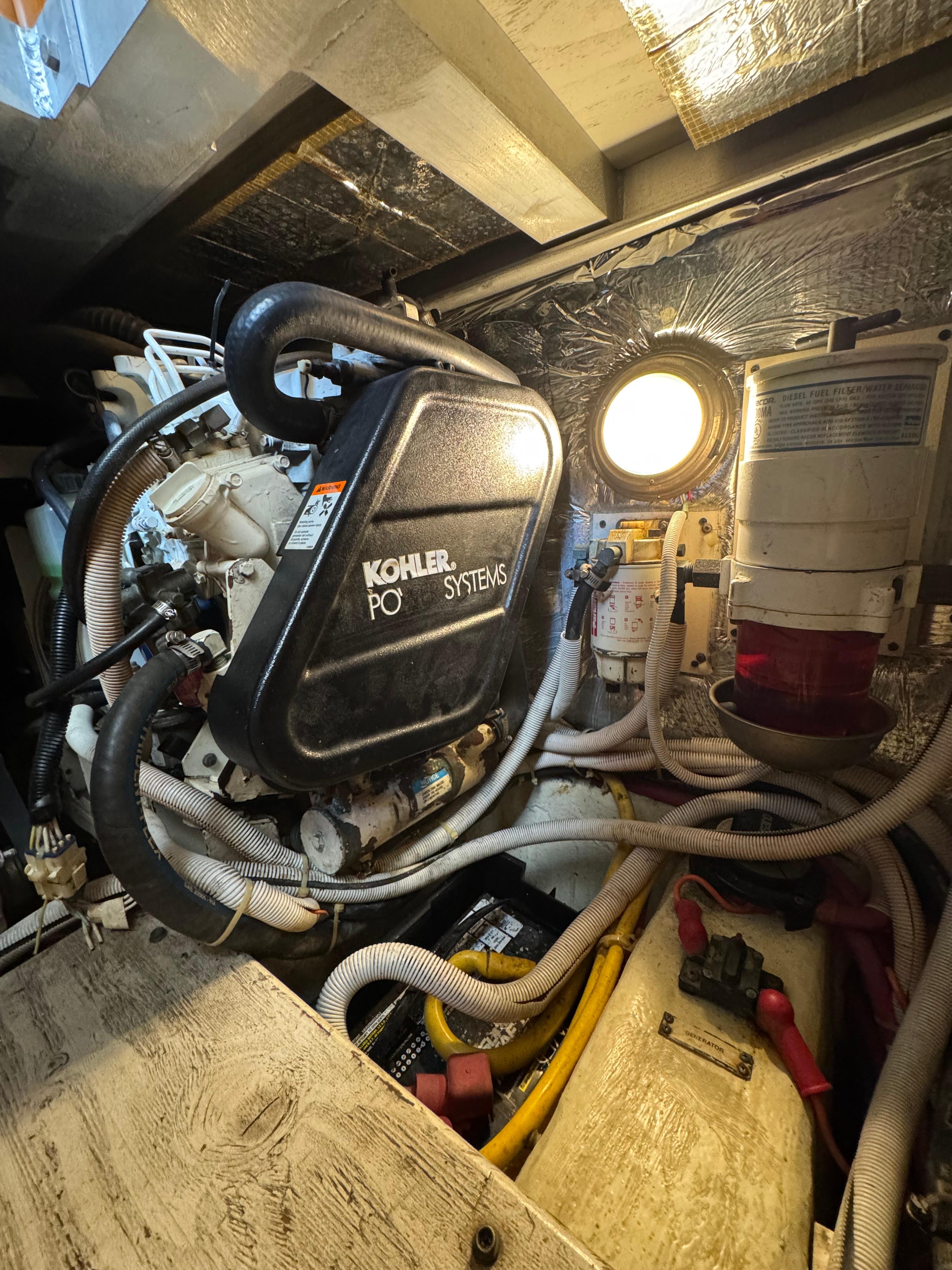 2005-carver-41-cockpit-motor-yacht-power-9822517-980477845-0-310520251215-40