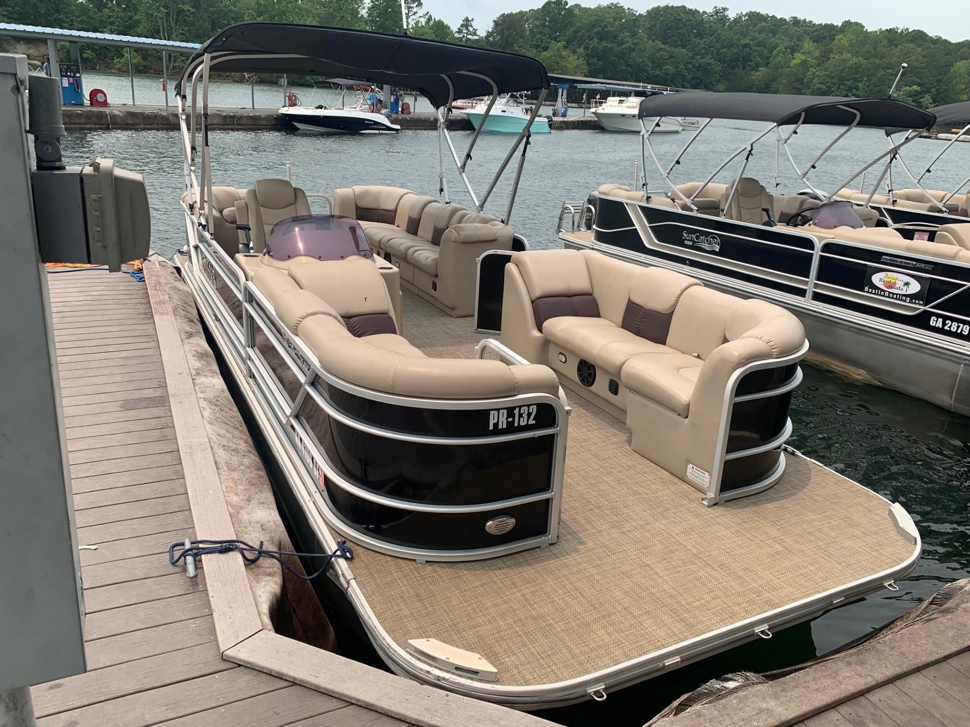 2021 G3 SunCatcher Fusion 325RCX pontoon boat docked at a marina.