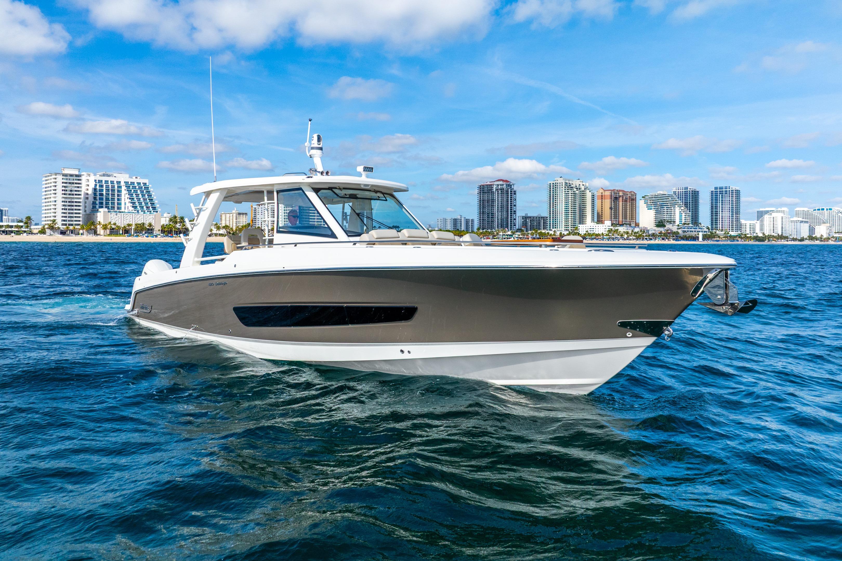2024 Boston Whaler 420 Outrage