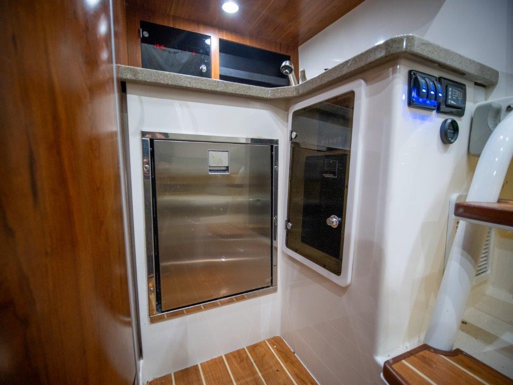 Regulator 41 CAST IN PLACE - Galley