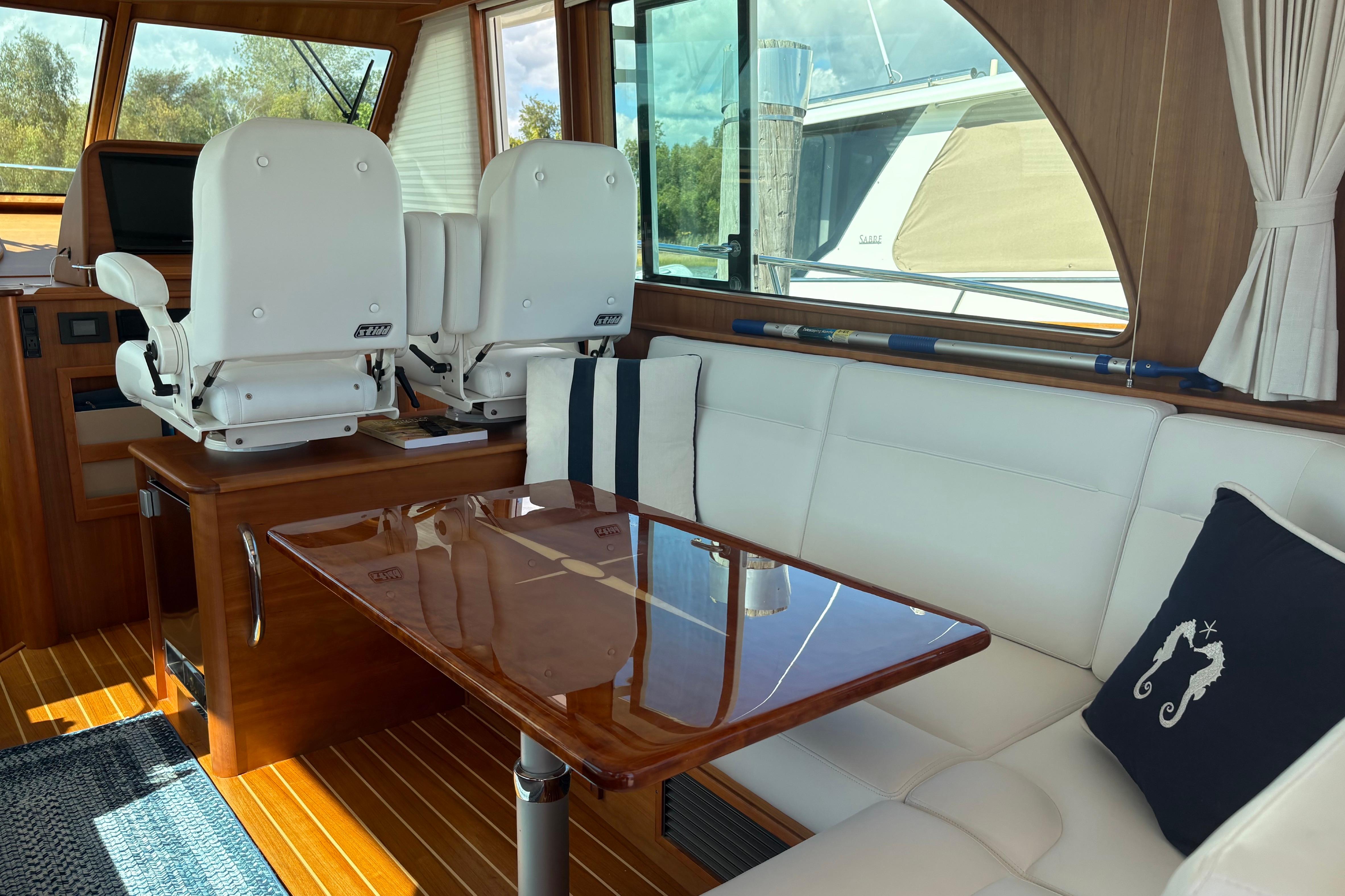 2023 Sabre 45 Salon Express-9