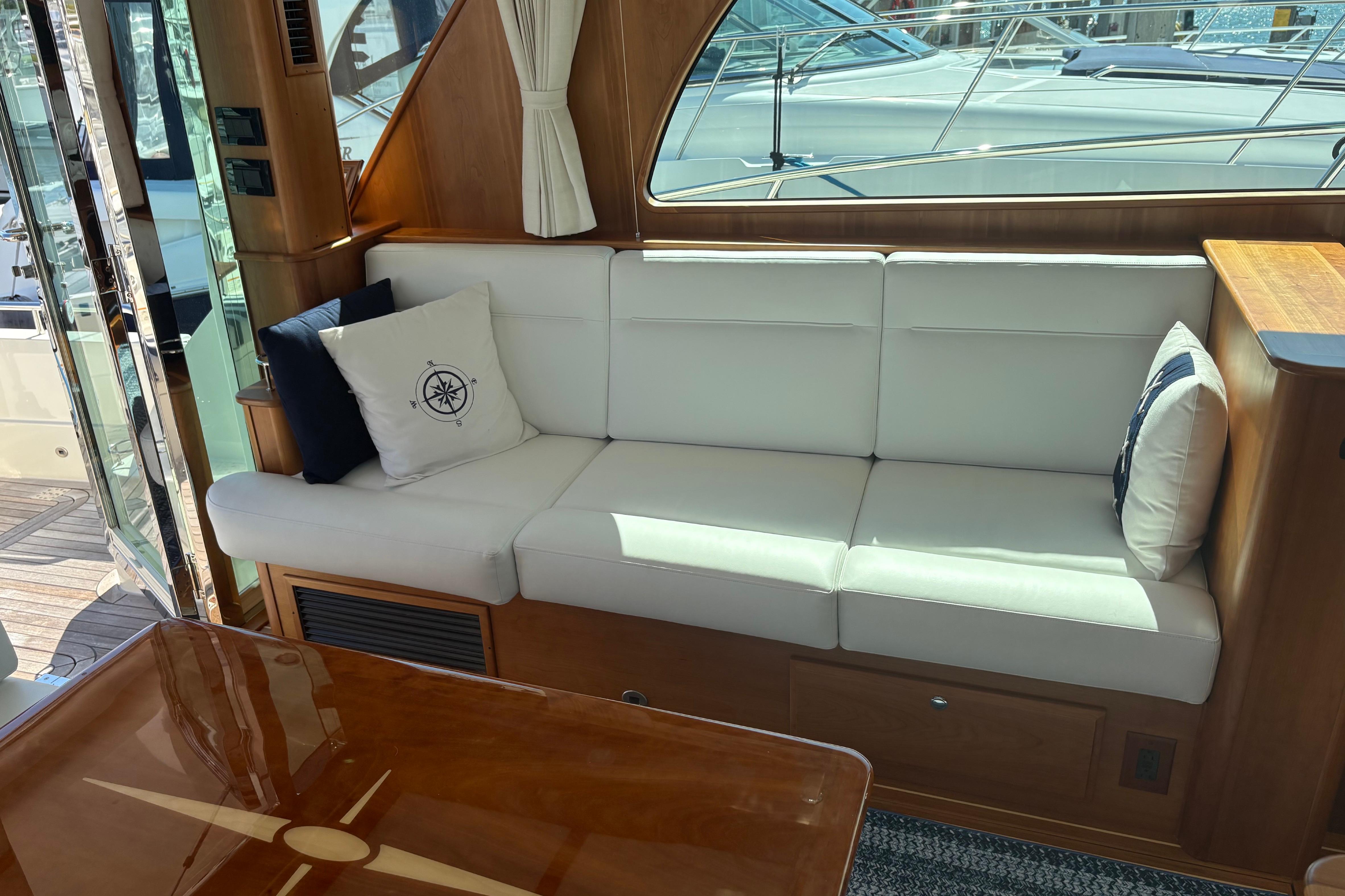 2023 Sabre 45 Salon Express-8