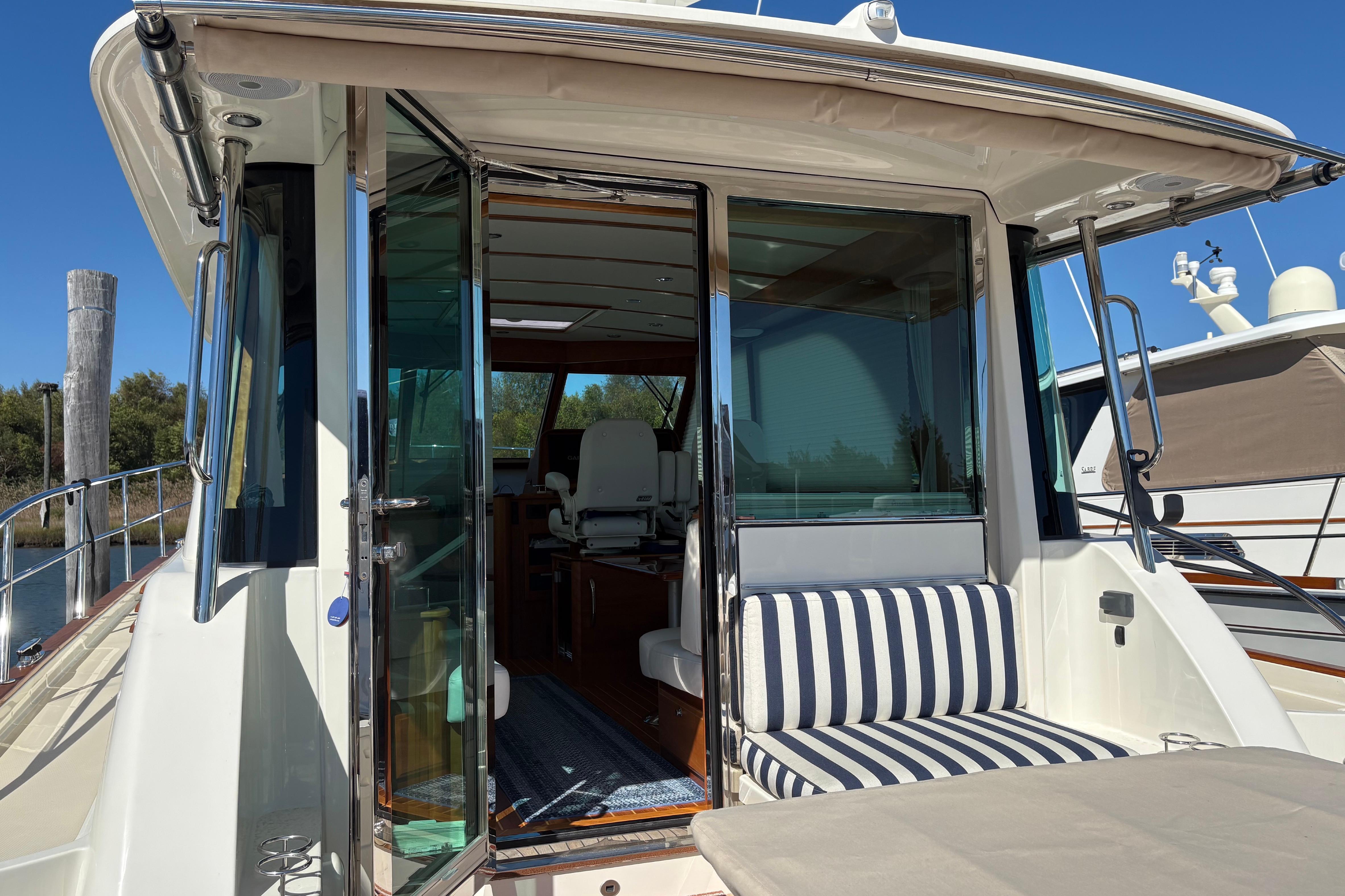 2023 Sabre 45 Salon Express-3
