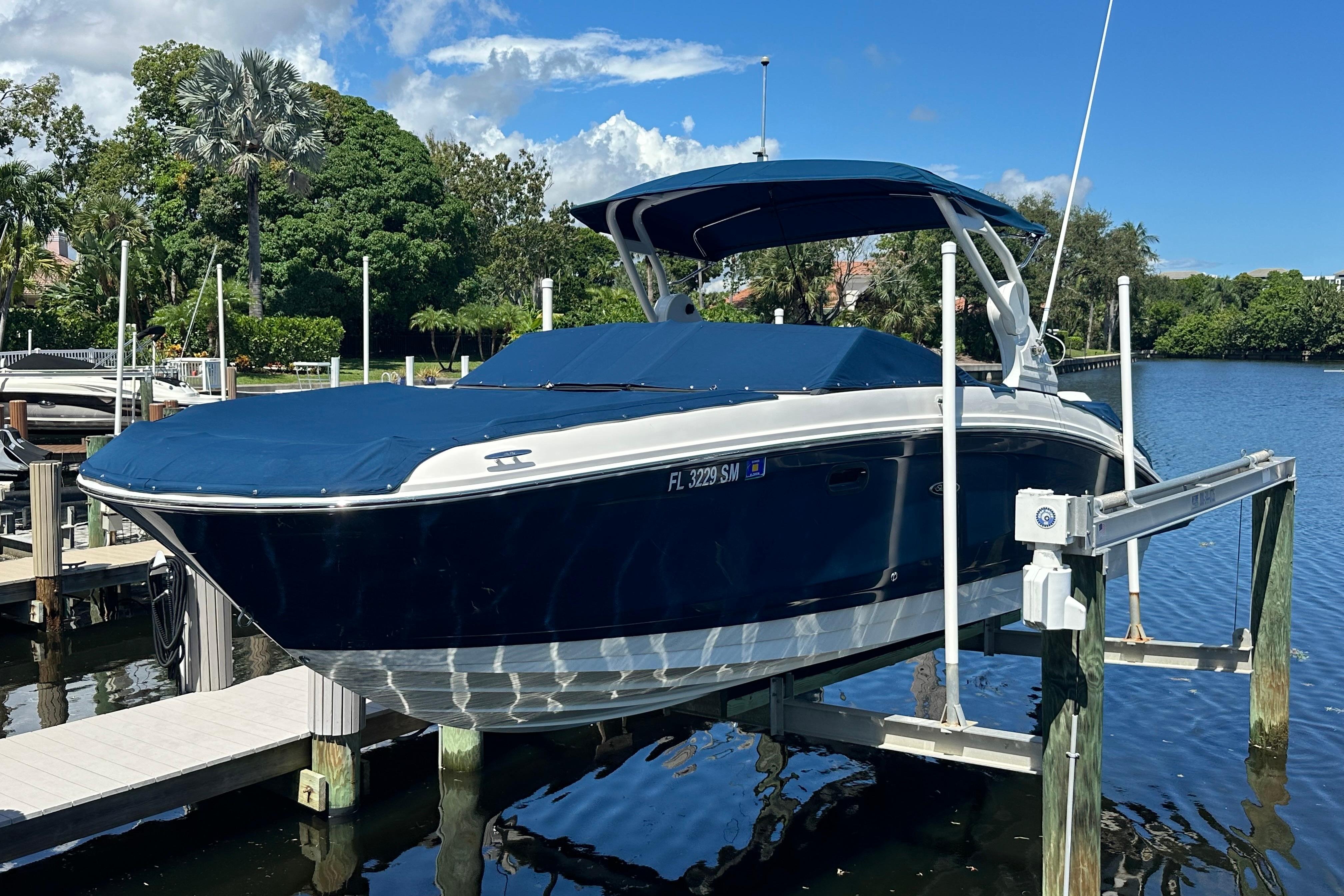 2019 Sea Ray SDX 270 Outboard