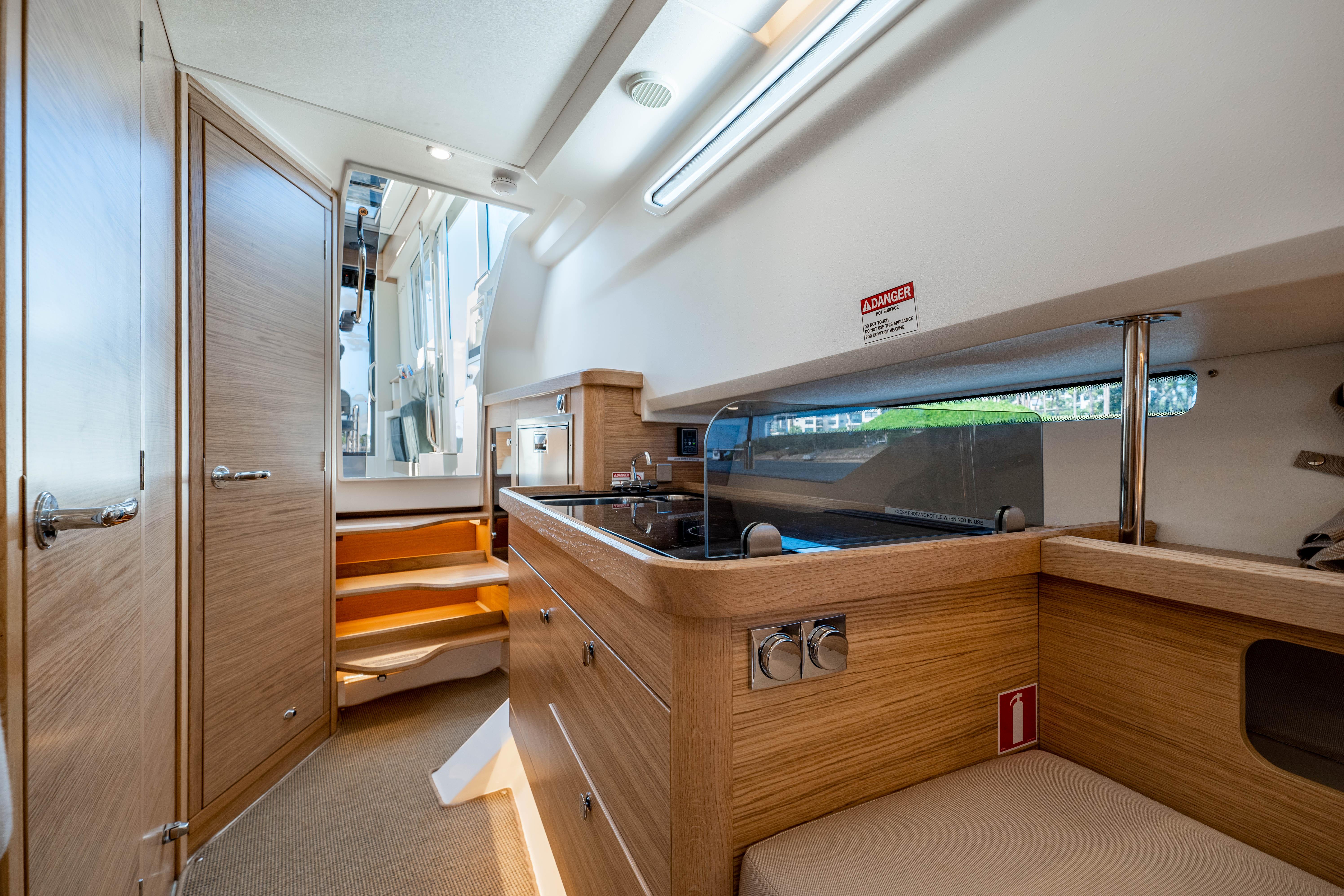 Nimbus 40 No Name - Cabin/Galley