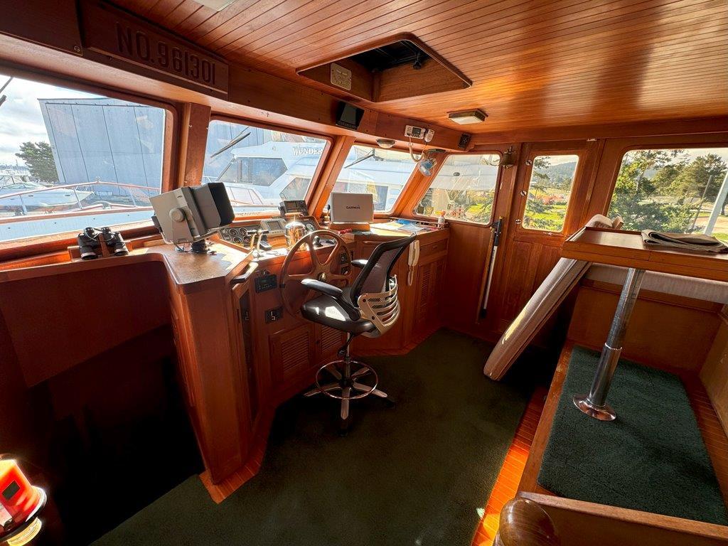 Ocean Alexander-50 MK1 1980 -WA-US-Pilothouse interior of 1980 Ocean Alexander 50 MK1 yacht, featuring wood paneling and navigation equipment.-9725618 | Thumbnail