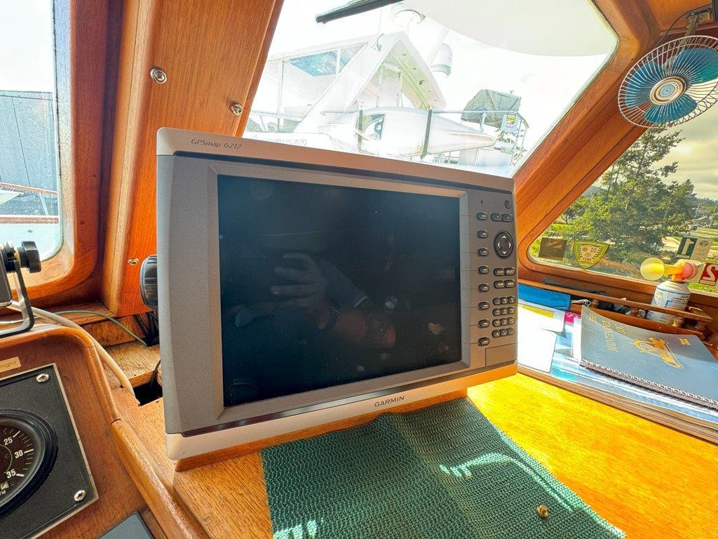 Ocean Alexander-50 MK1 1980 -WA-US-Garmin GPS display on 1980 Ocean Alexander 50 MK1 yacht dashboard.-9725618 | Thumbnail
