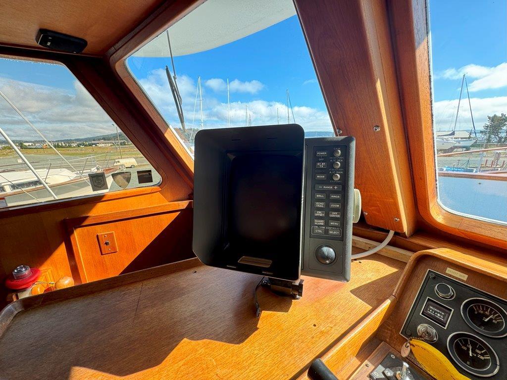 Ocean Alexander-50 MK1 1980 -WA-US-Interior view of 1980 Ocean Alexander 50 MK1 yacht cockpit with navigation equipment.-9725618 | Thumbnail
