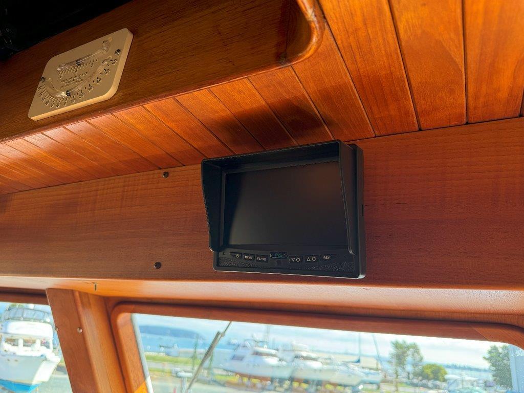 Ocean Alexander-50 MK1 1980 -WA-US-Wooden interior of 1980 Ocean Alexander 50 MK1 with mounted screen.-9725618 | Thumbnail