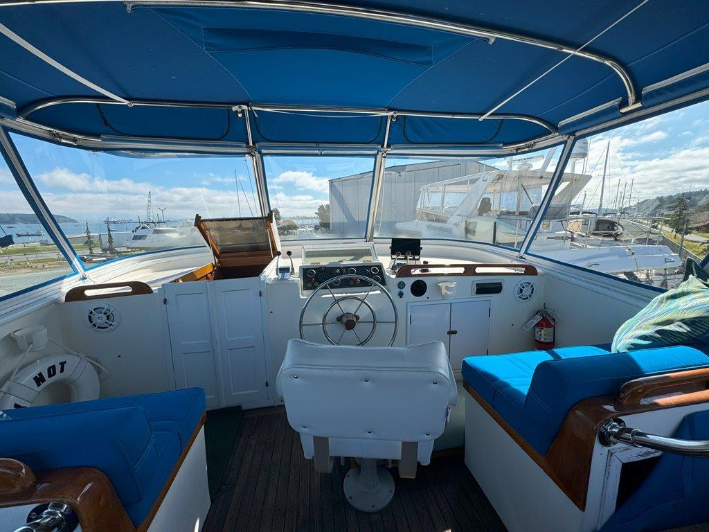 Ocean Alexander-50 MK1 1980 -WA-US-Interior view of 1980 Ocean Alexander 50 MK1 yacht cockpit with blue seating.-9725618 | Thumbnail