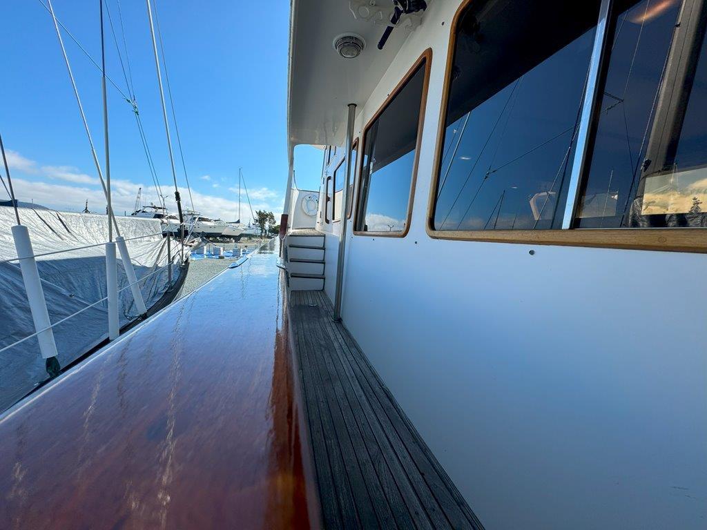 Ocean Alexander-50 MK1 1980 -WA-US-Side view of 1980 Ocean Alexander 50 MK1 yacht docked at marina.-9725618 | Thumbnail