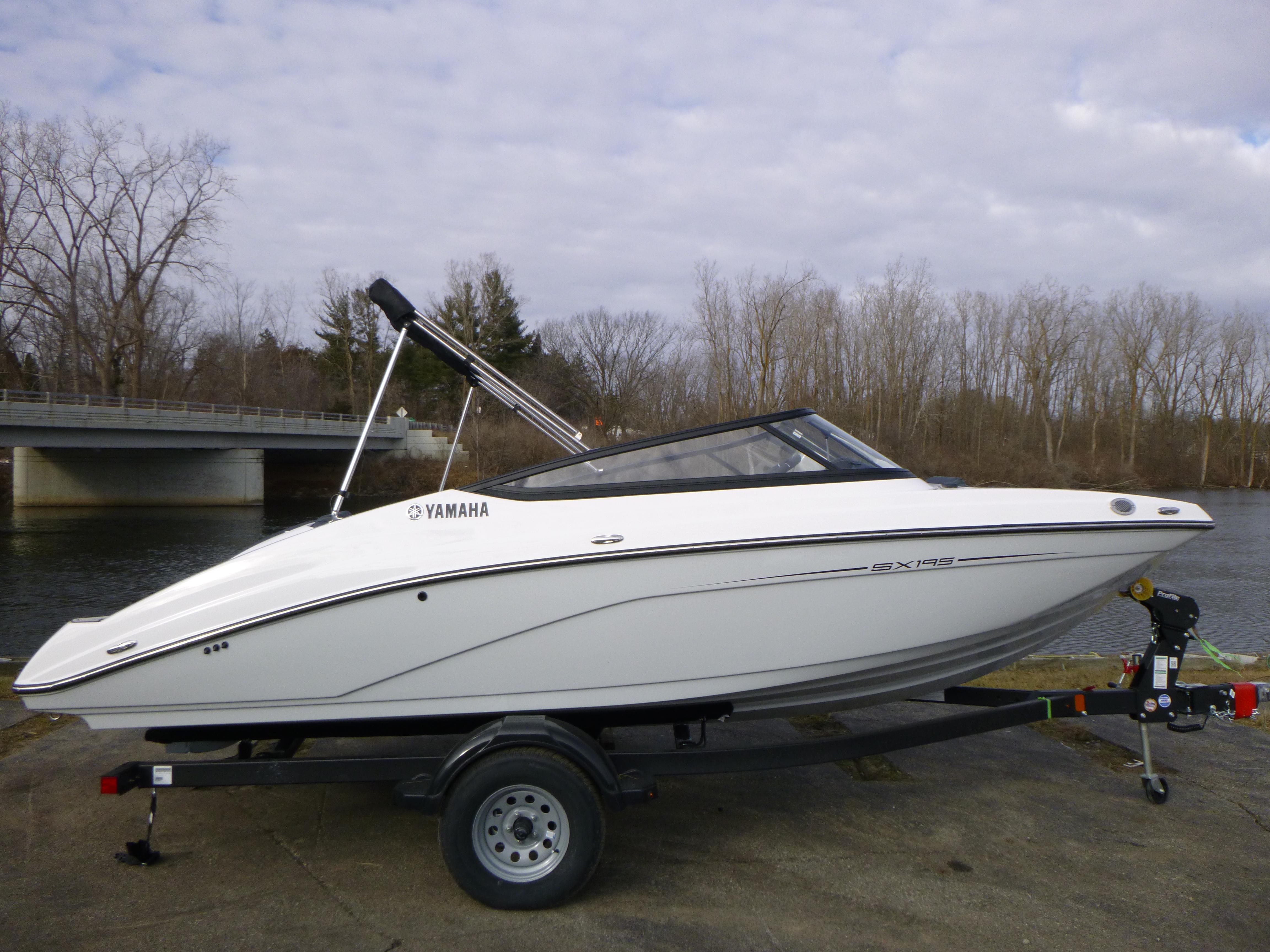 2024 Yamaha Boats SX195 Gallery